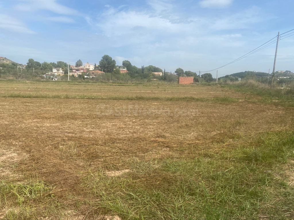 CAMPO DE TIERRA CON MUY BUENA comunicación
