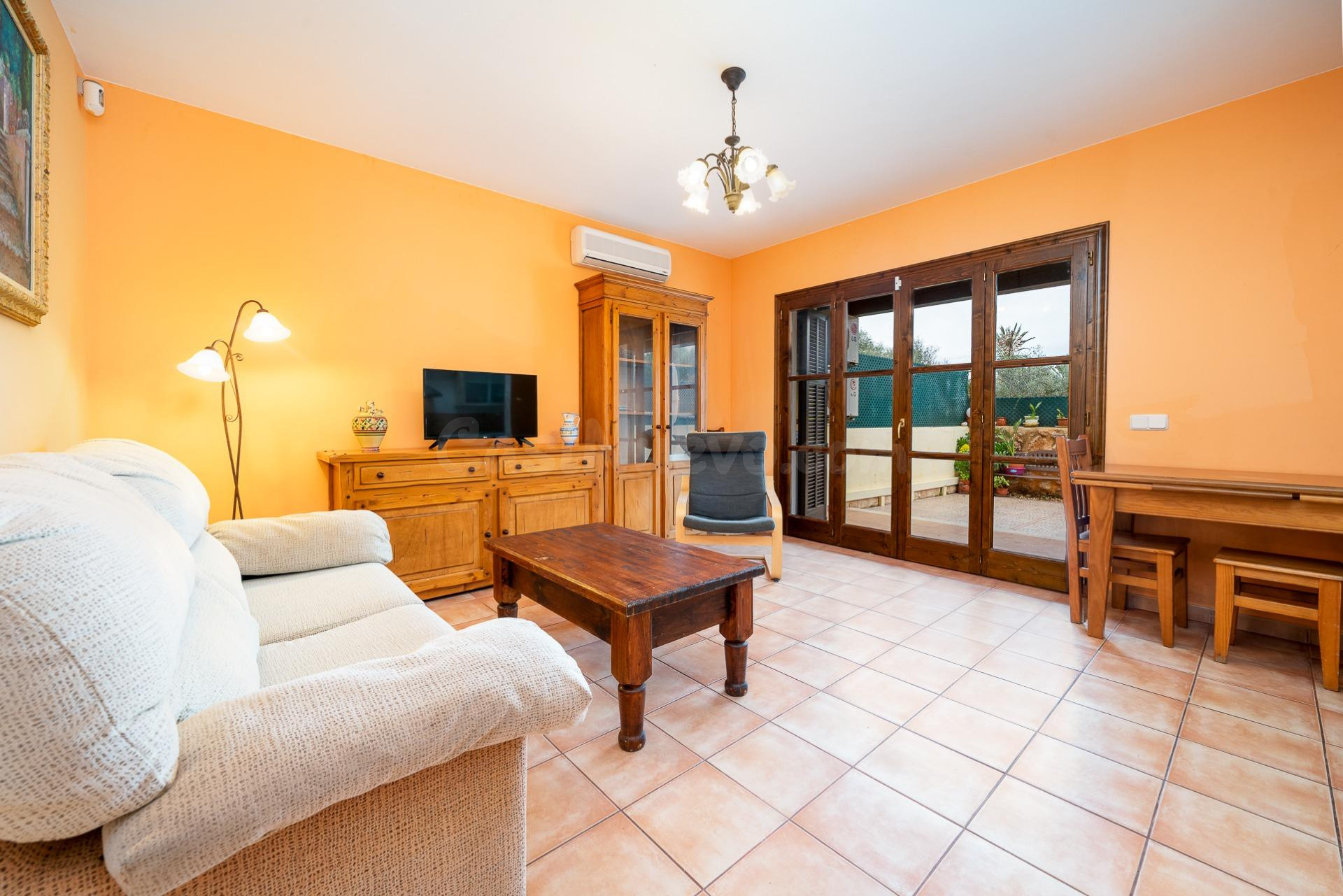 Casa adosada con terraza, garaje y 3 dormitorios en Es Llomb - foto 3