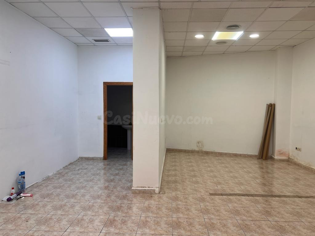 AMPLIO LOCAL COMERCIAL EN EL CENTRO DE LA POBLACIÓN - foto 2
