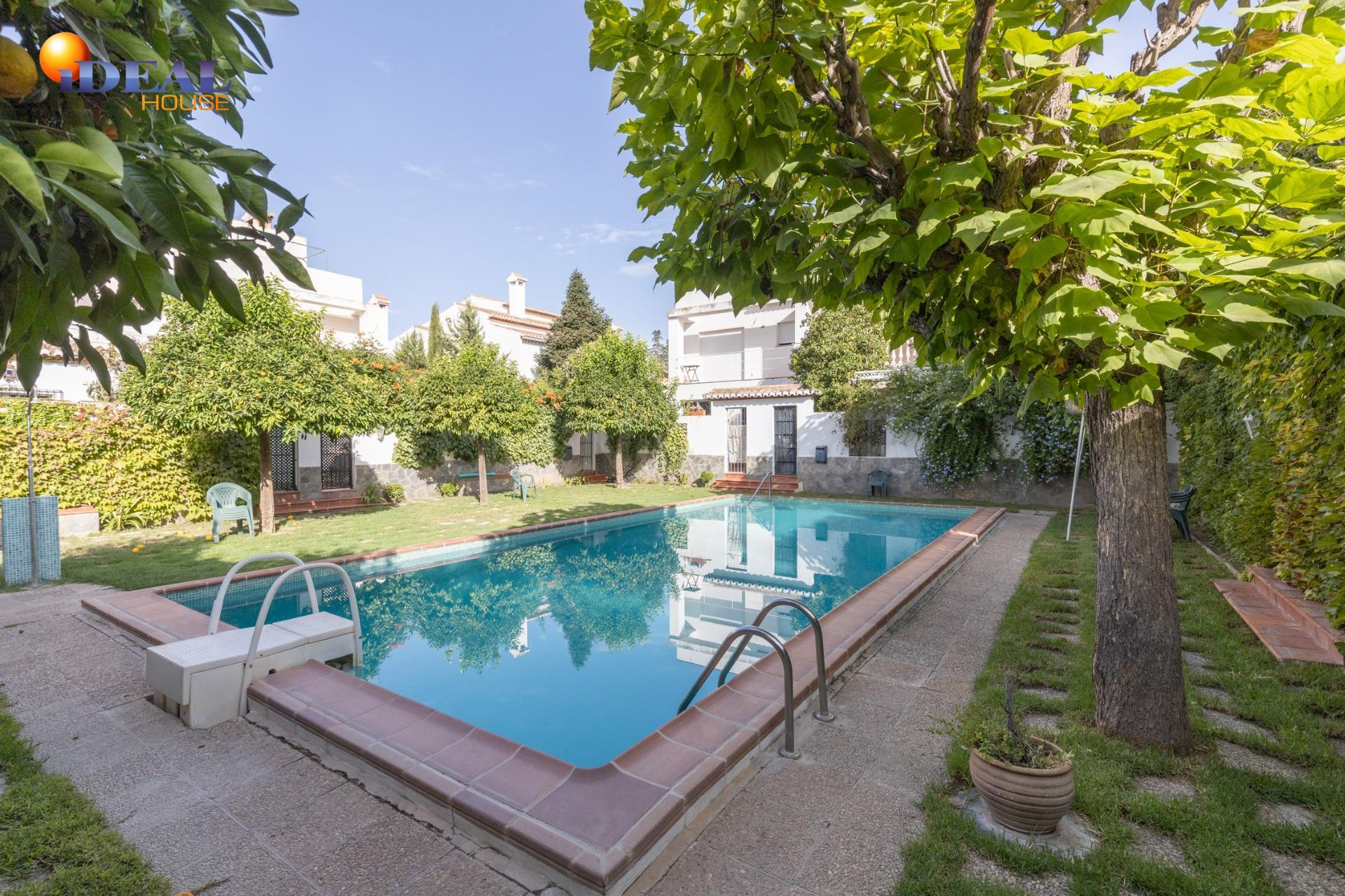 Exclusiva vivienda con piscina en la zona del Serrallo con p - foto 2