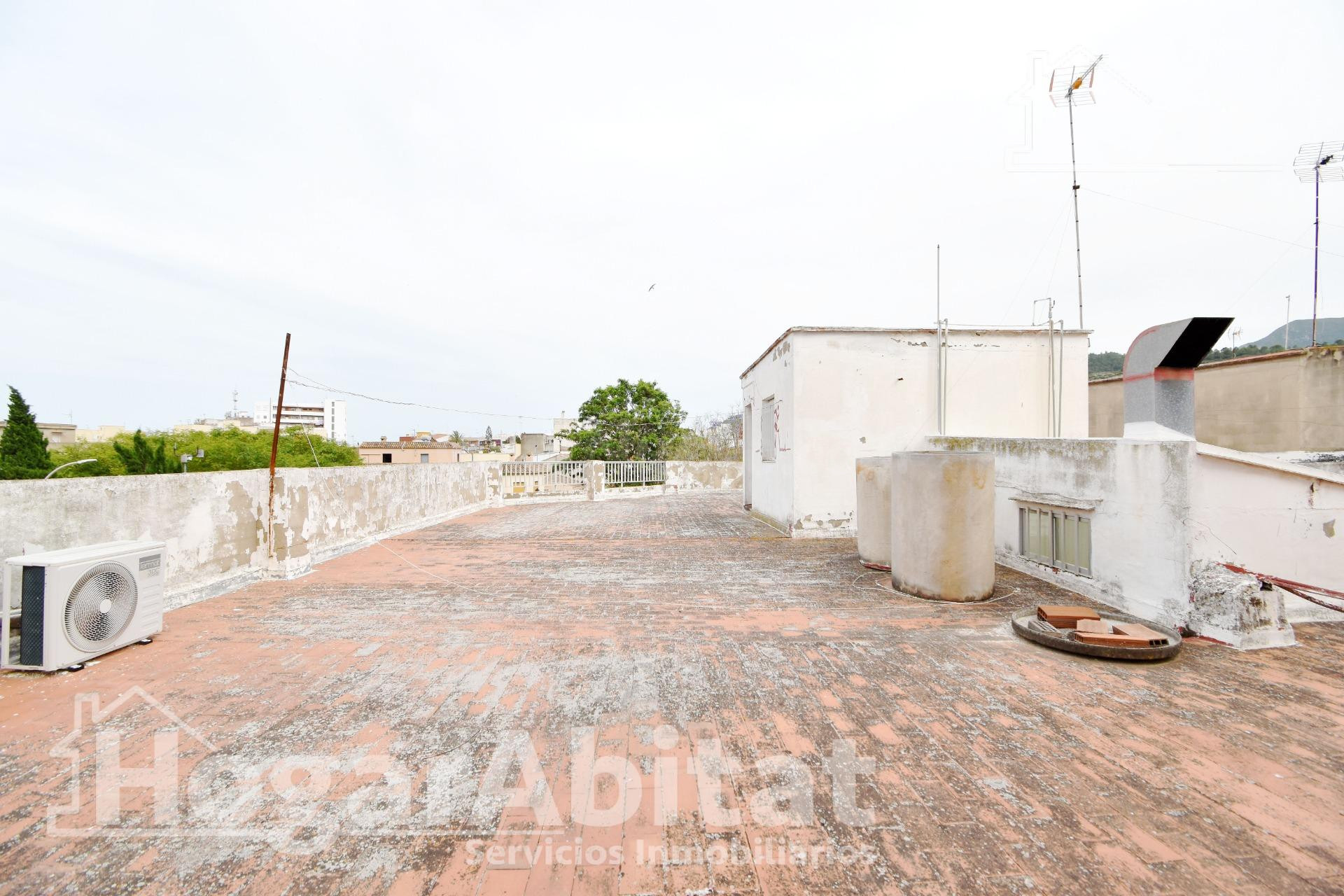 ¡FAVARA CENTRO! GRAN EDIFICIO DE DOS ALTURAS CON LOCAL COMER - foto 2