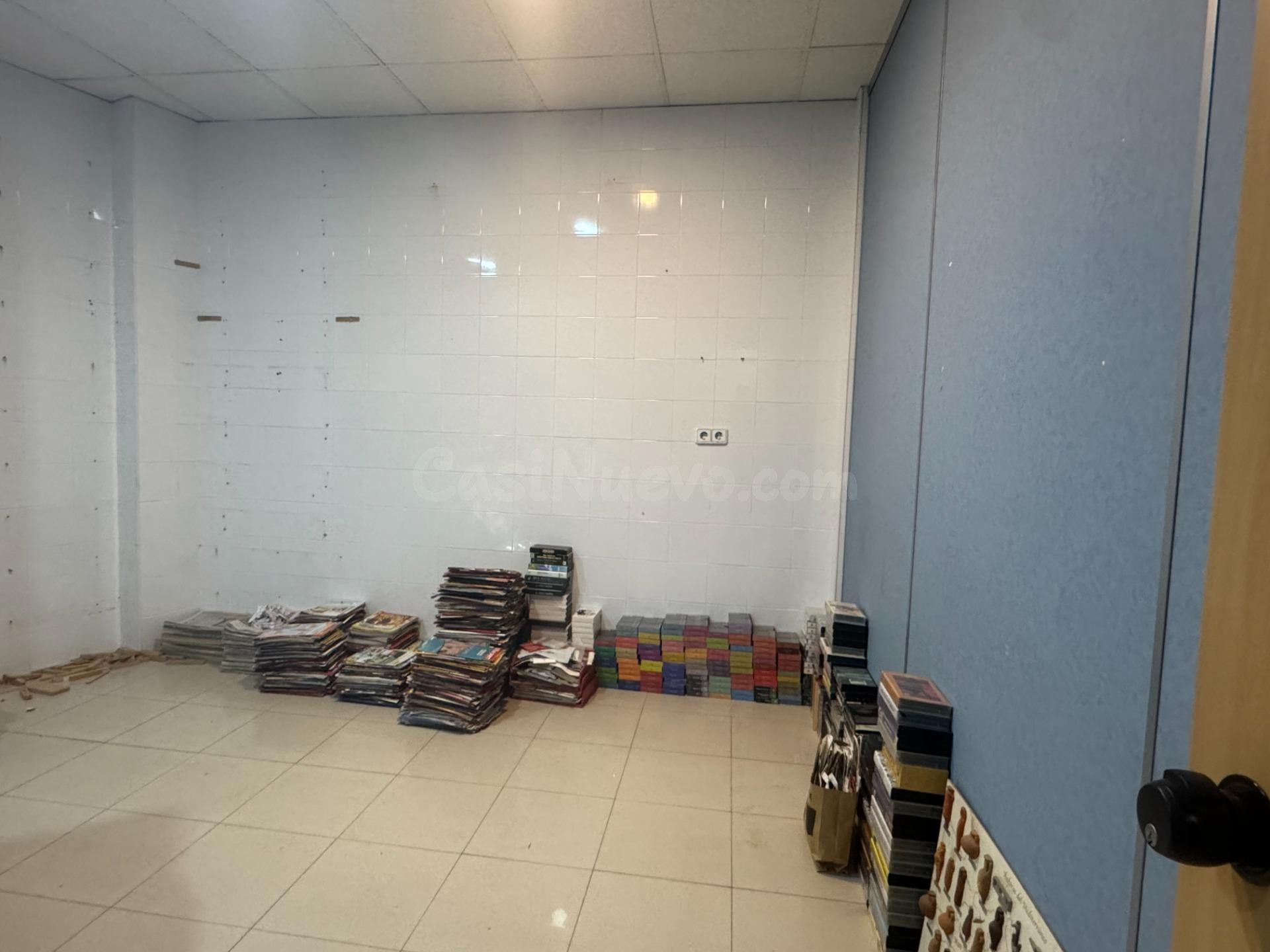 SE VENDE AMPLIA PLANTA BAJA EN LLIRIA - foto 2