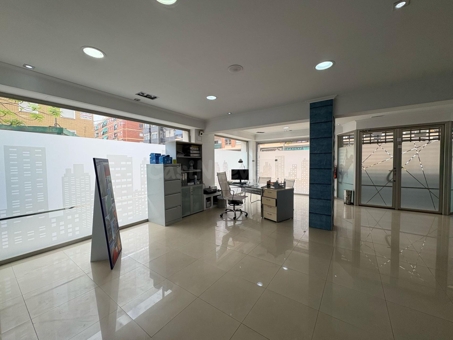 EXCELENTE LOCAL COMERCIAL EN PERFECTO ESTADO EN AVDA. PRINCI - foto 4