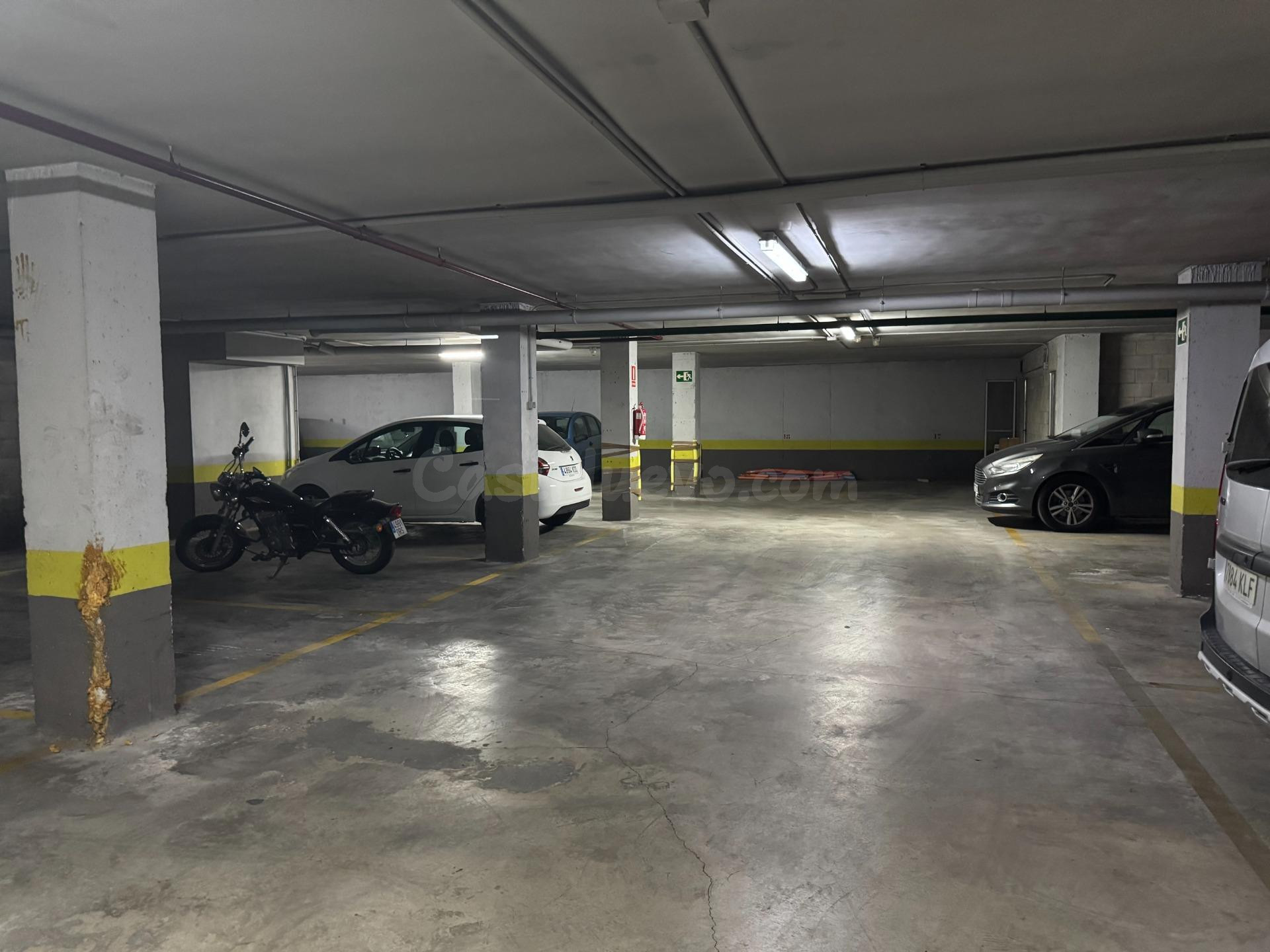 PLAZA DE GARAJE EN EDIFICIO SEMINUEVO DE LLIRIA - foto 3