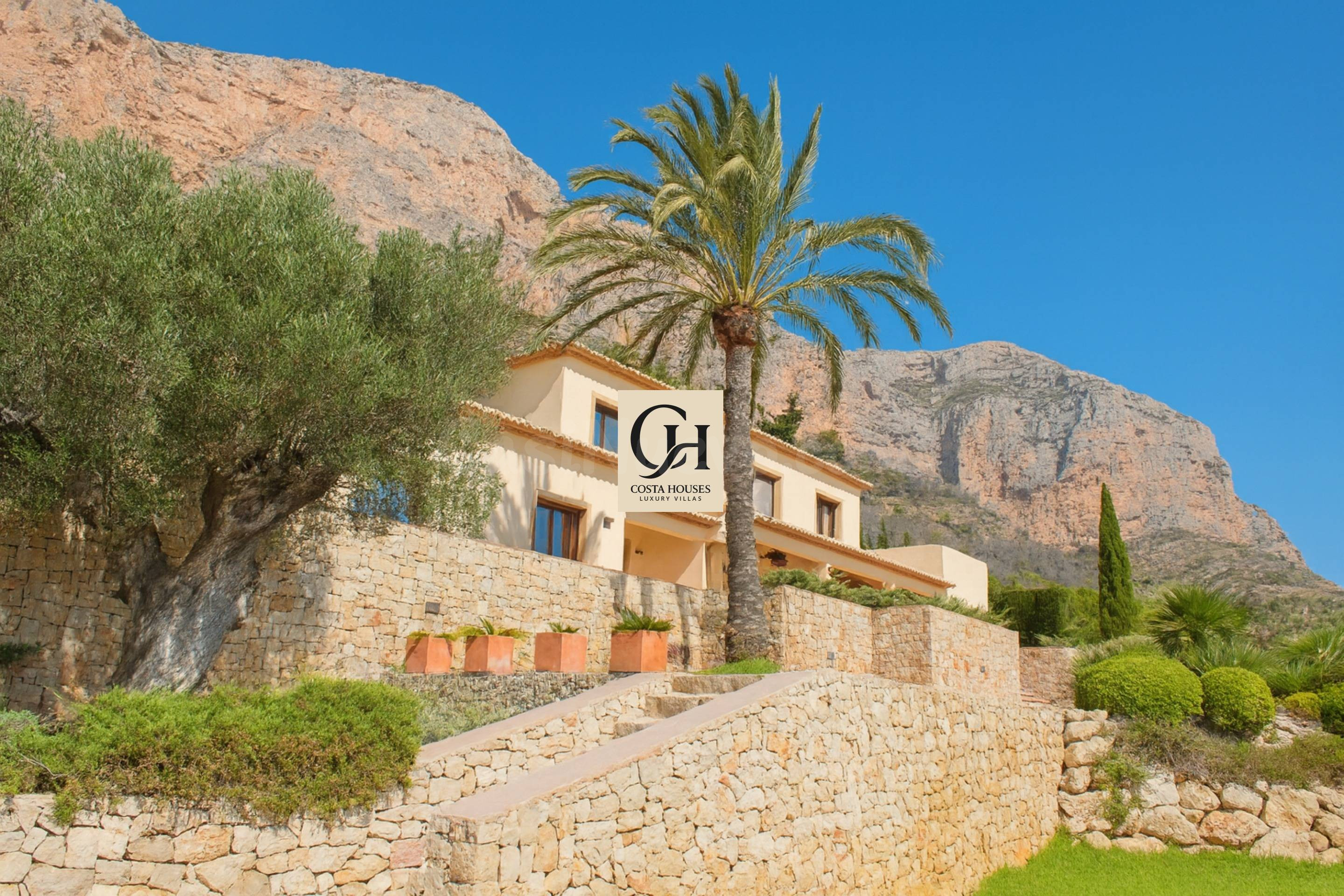 VILLA CENTURION · RESIDENCIA MEDITERRANEA DE LUJO EN MONTGO,