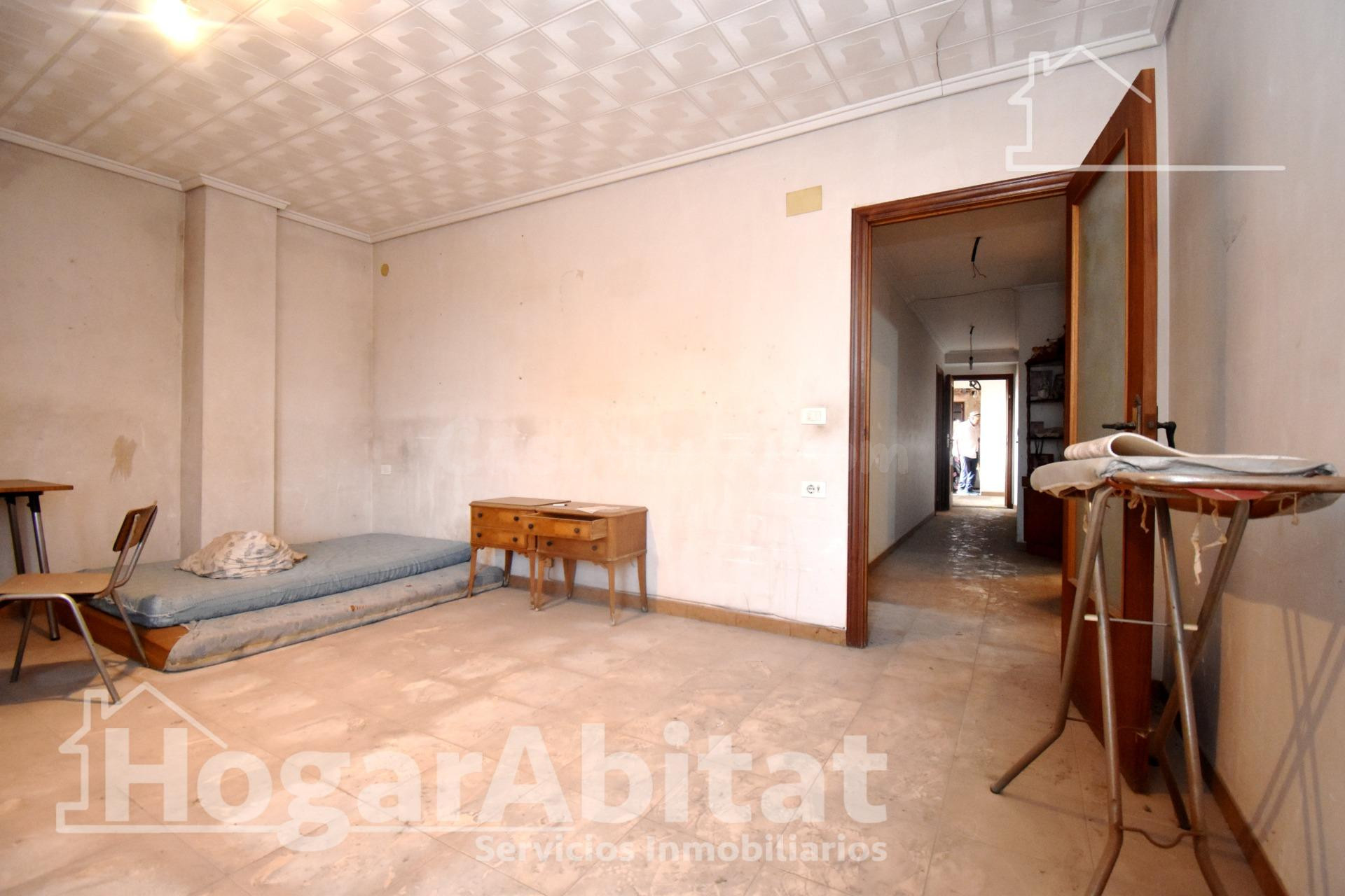 ESPACIOSA CASA CON LOCAL COMERCIAL, DOS TERRAZAS Y BALCÓN - foto 5