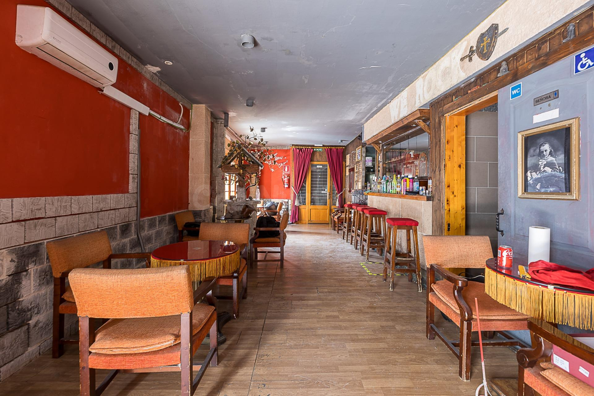 ✨ Local en esquina con gran visibilidad junto a Plaza de Tor - foto 3