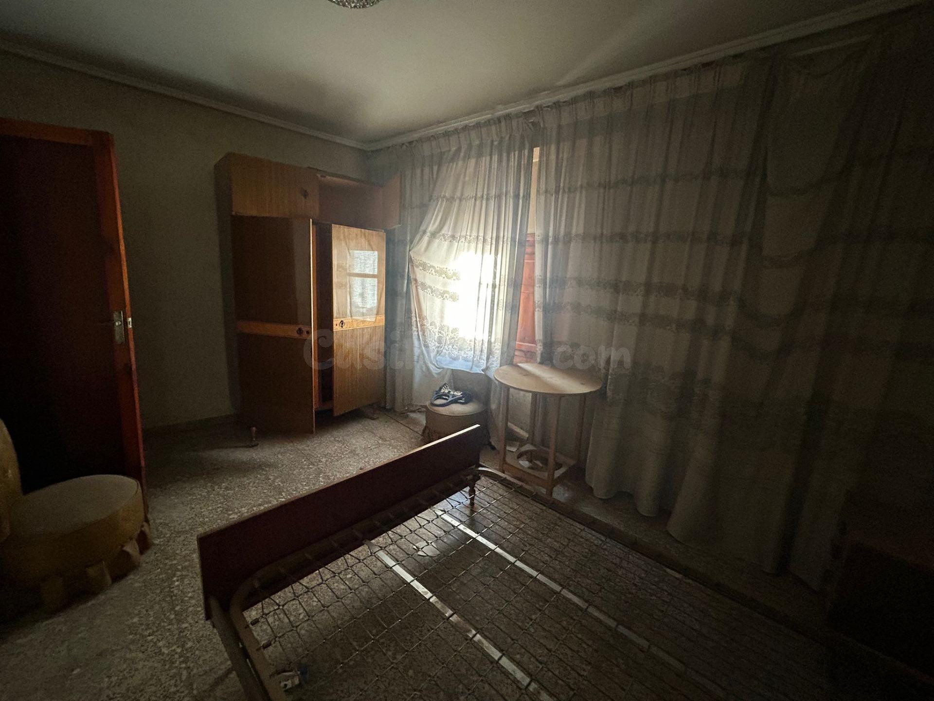CASA ESQUINERA PARA REFORMAR CON MUCHO POTENCIAL - foto 4