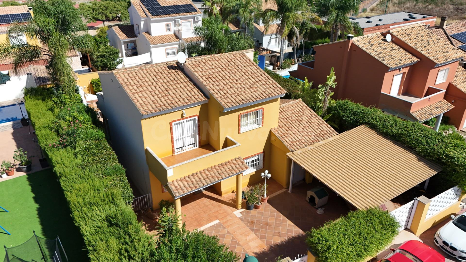 CHALET EN UNA DE LAS MEJORES URBANIZACIONES DE LLIRIA