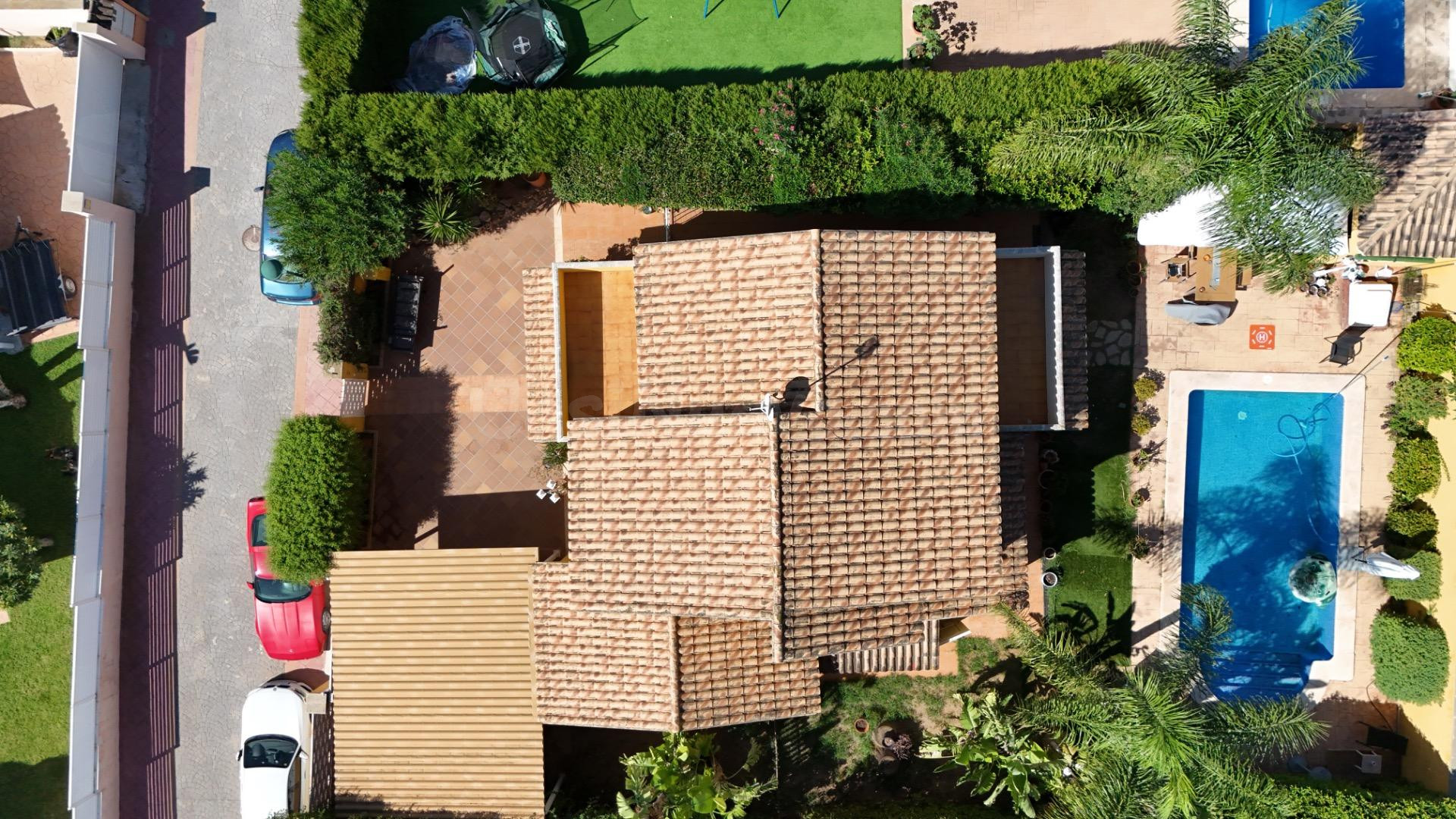 CHALET EN UNA DE LAS MEJORES URBANIZACIONES DE LLIRIA - foto 2