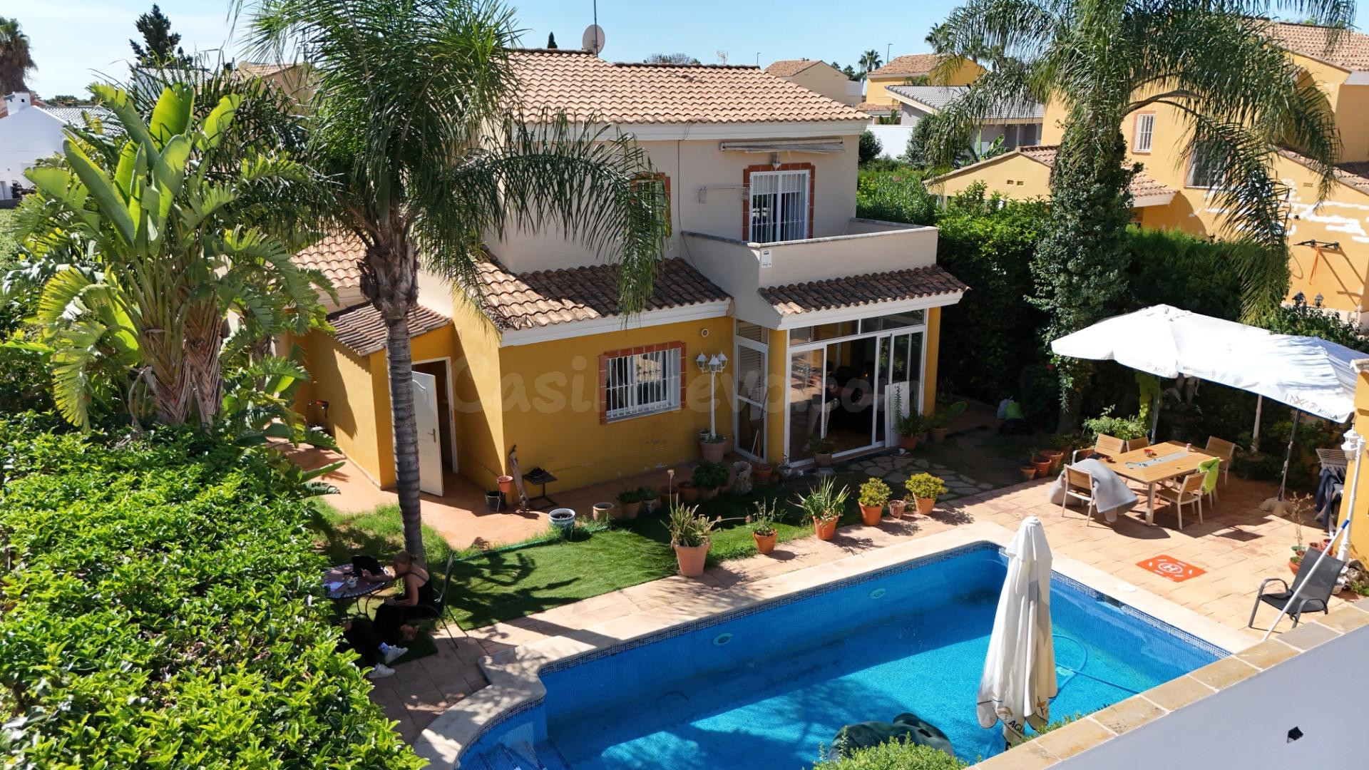 CHALET EN UNA DE LAS MEJORES URBANIZACIONES DE LLIRIA - foto 4