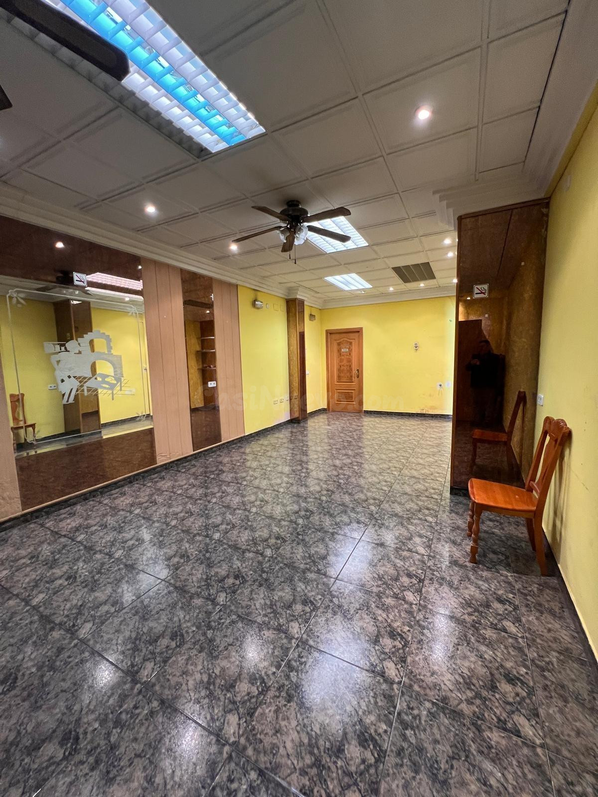 LOCAL COMERCIAL MUY AMPLIO CERCANO AL METRO
