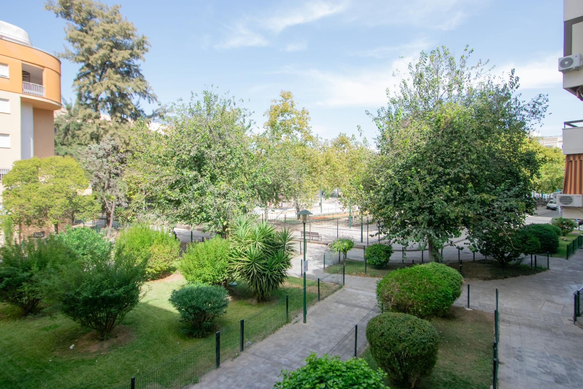 Piso en venta en la zona de Buhaira con garaje incluido en e - foto 4