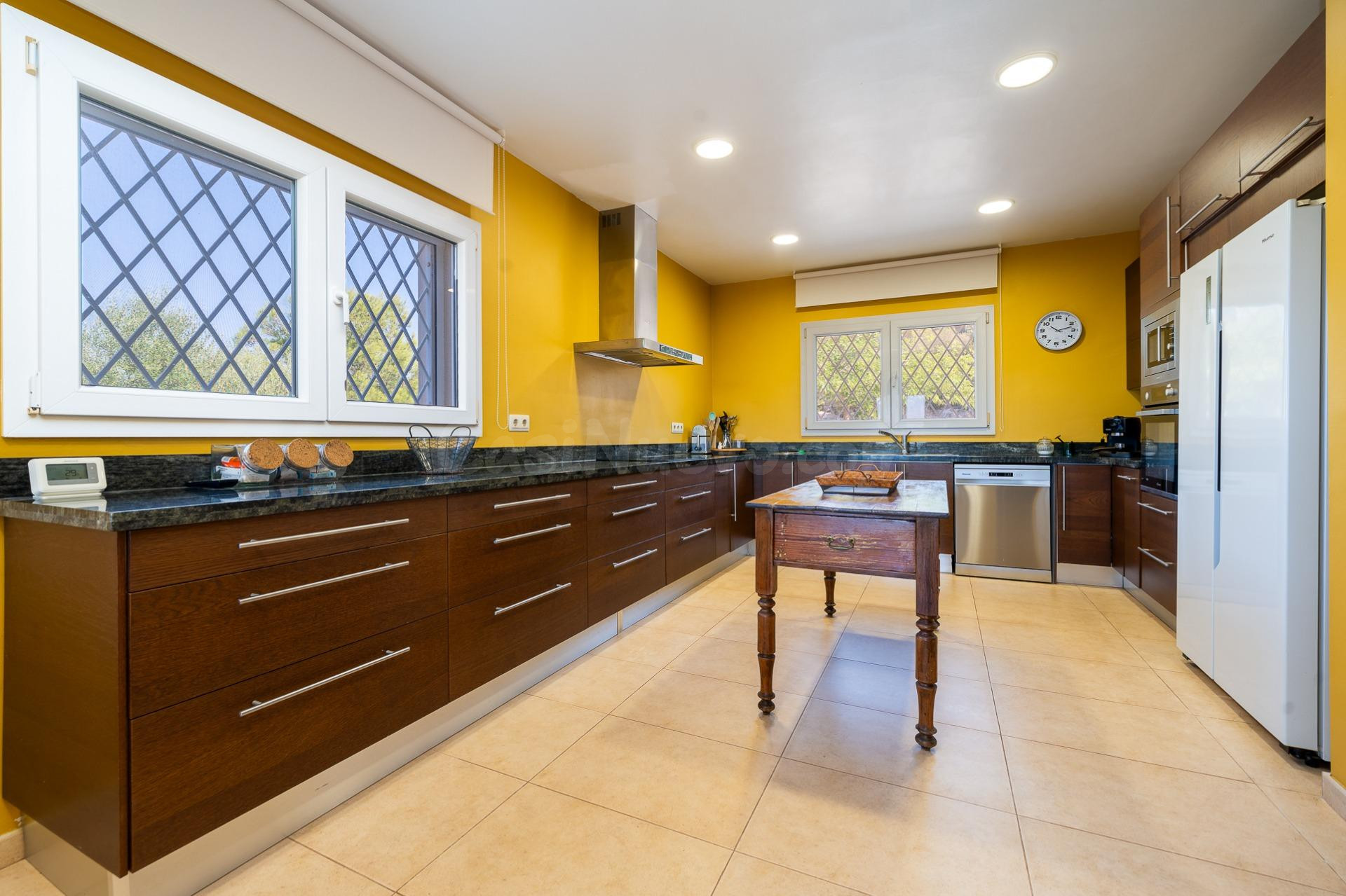 Exclusiva villa con licencia ETV en Puntiró, sobre una parce - foto 5