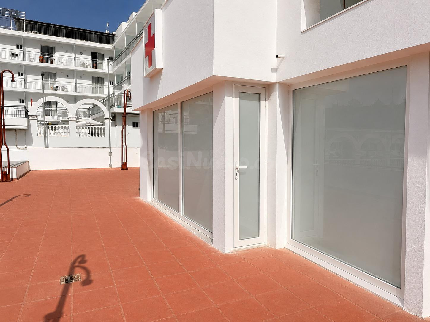 Local comercial con terraza y vistas al puerto deportivo de Sant Antoni de Portmany. - foto 3