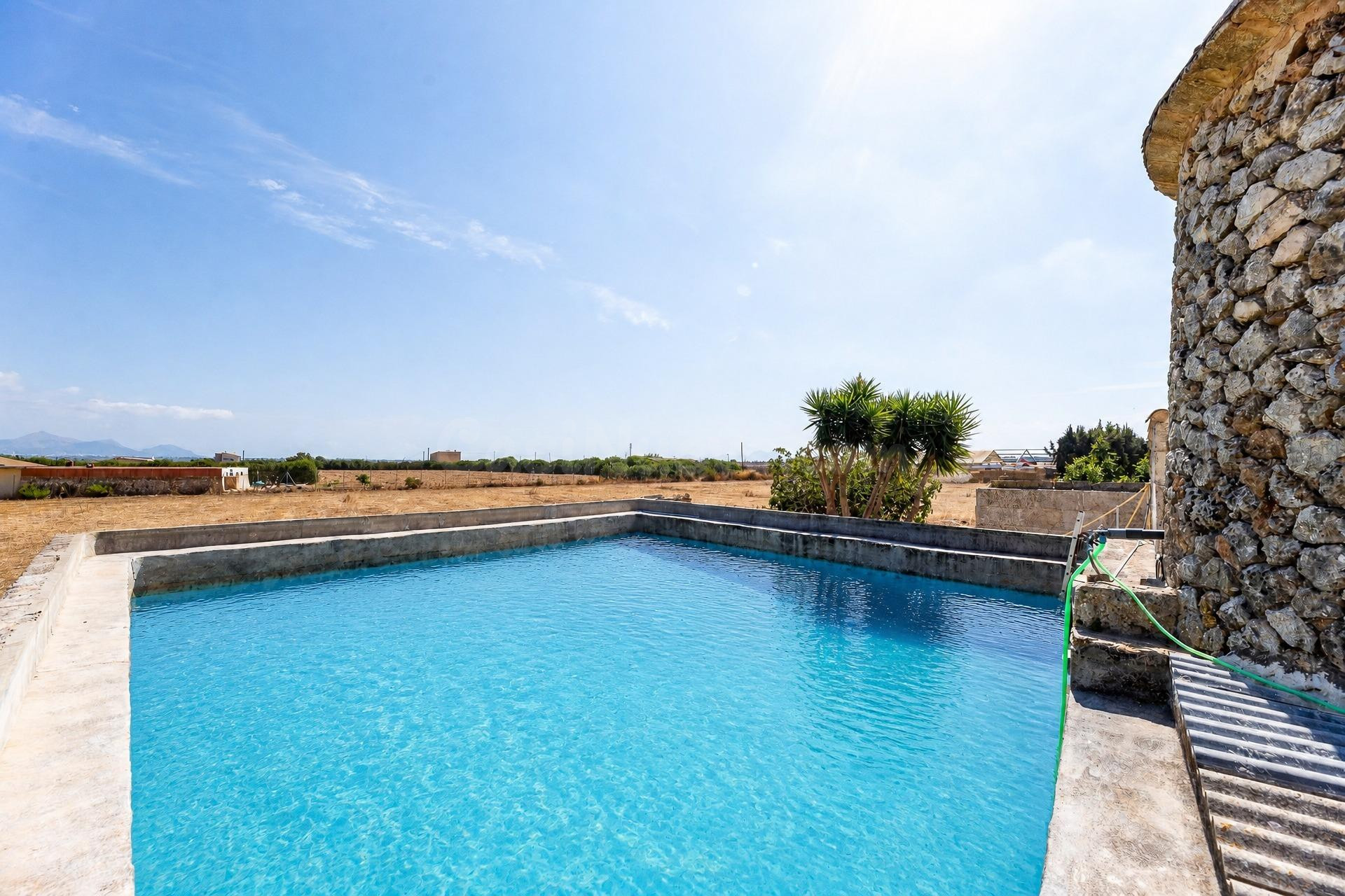 Finca rústica con pozo, luz GESA y proyecto con piscina