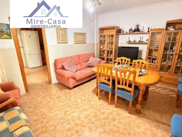 SE VENDE PLANTA BAJA, CON PATIO PISABLE DE 45 METROS CON BAR - foto 2