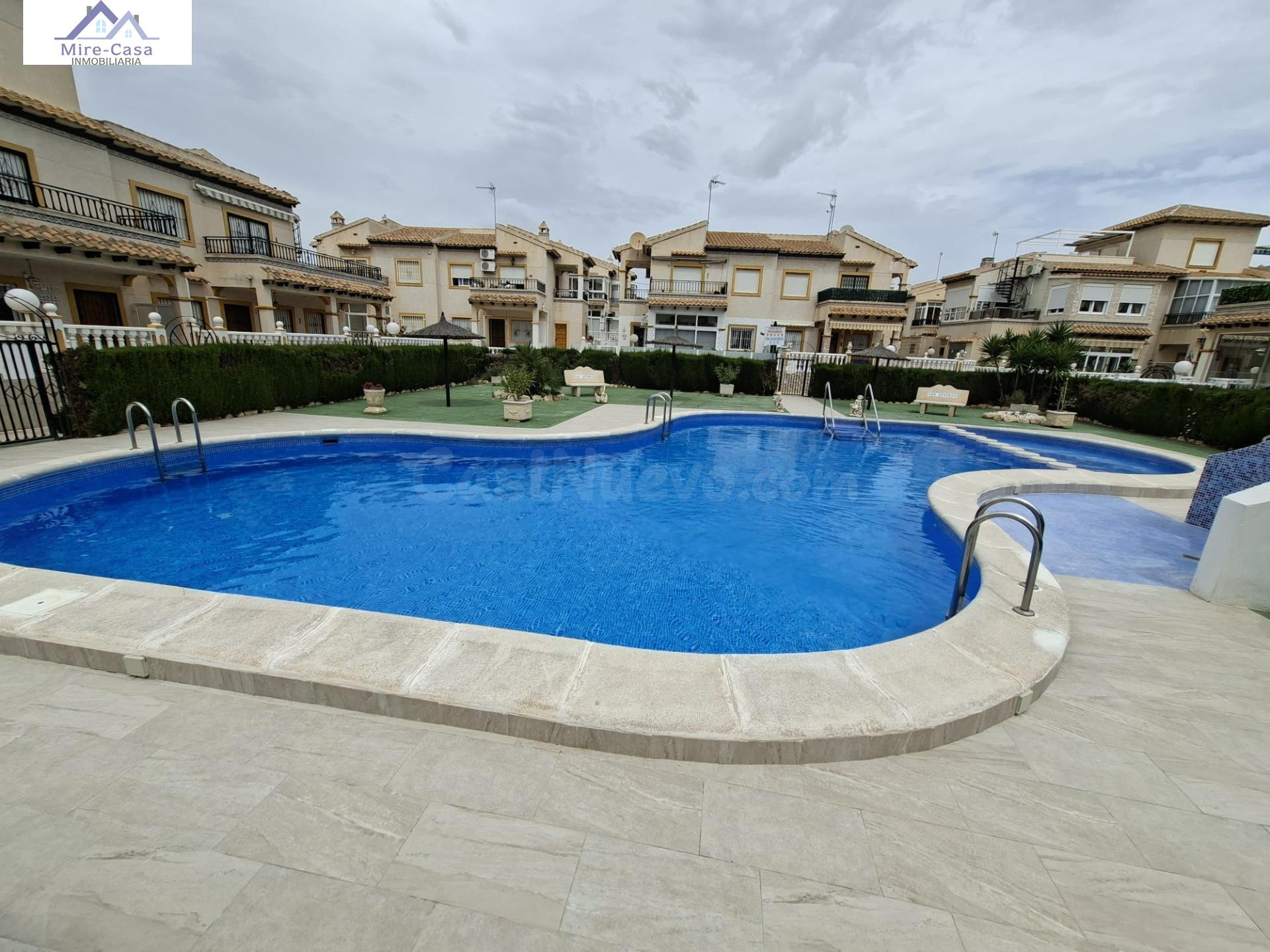SE VENDE MAGNIFICO BUNGALOW, CON SOLARIUM Y PISCINA COMUNITA