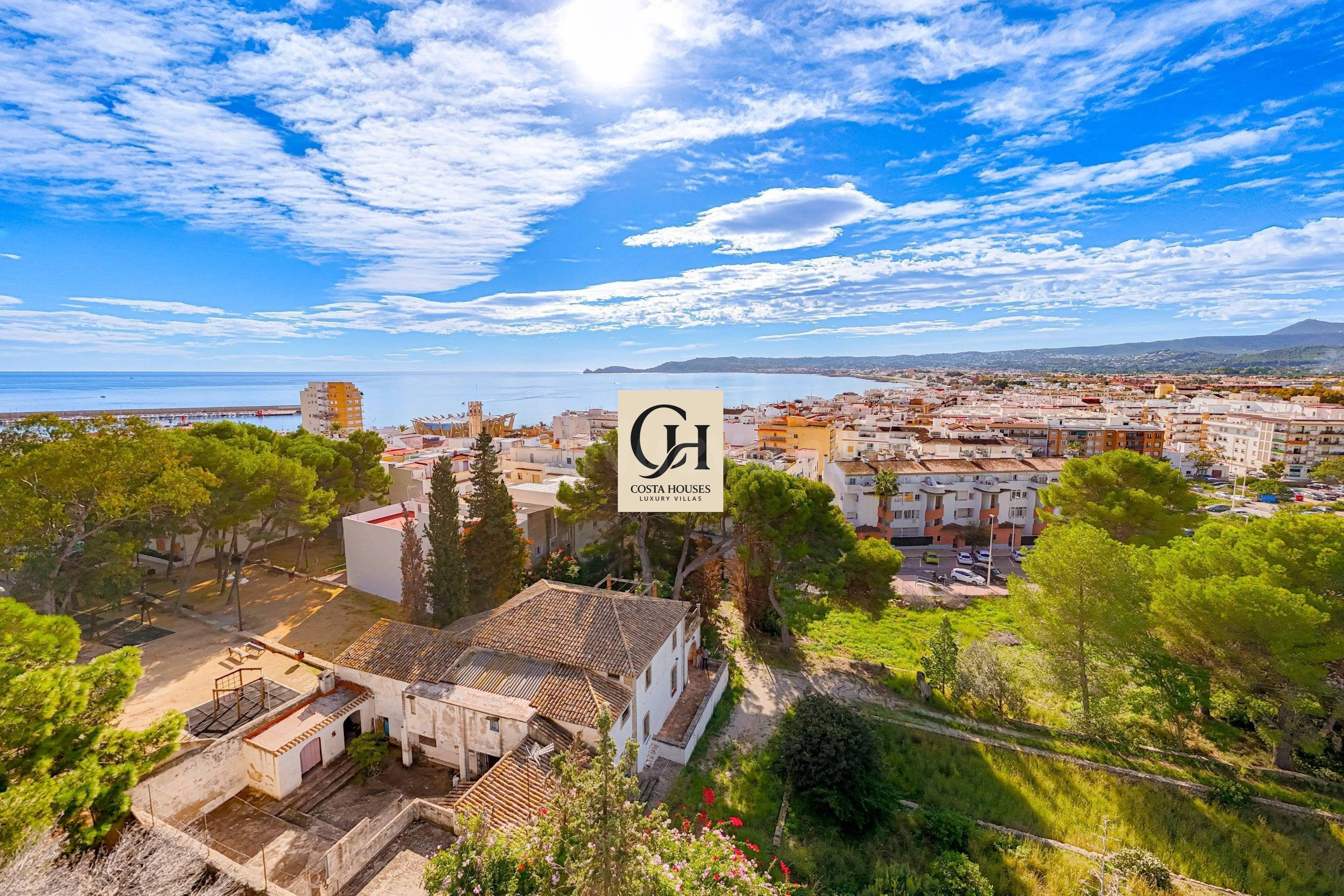 PARCELA URBANA MEZQUIDA · POTENCIAL HOTELERO Y RESIDENCIAL J