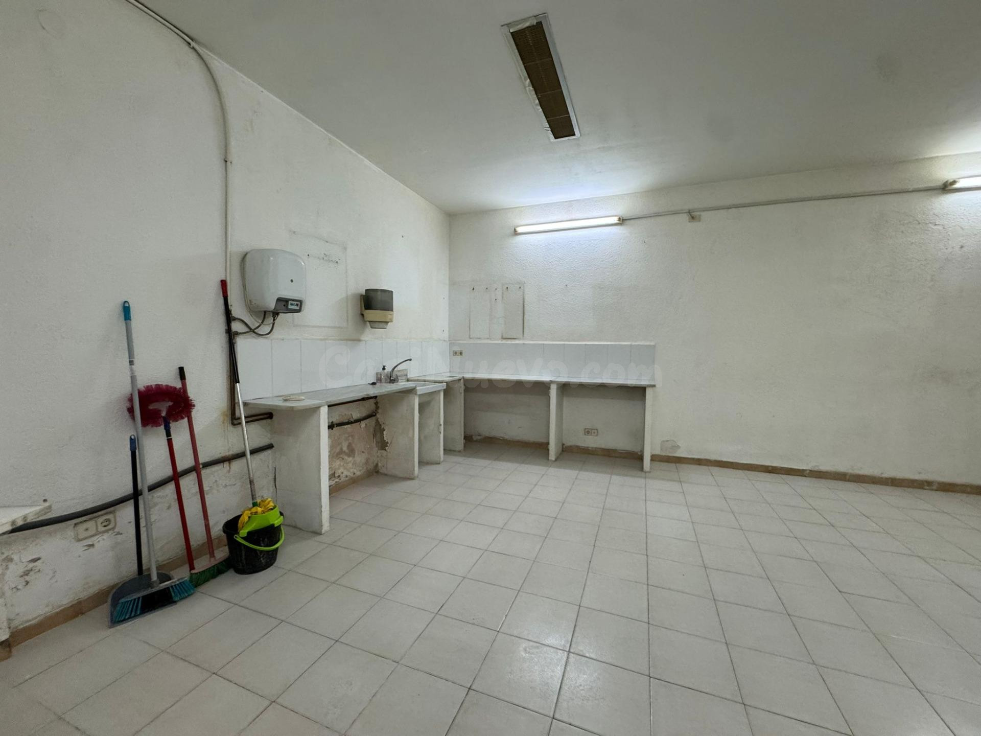 LOCAL COMERCIAL MUY BIEN SITUADO - foto 4