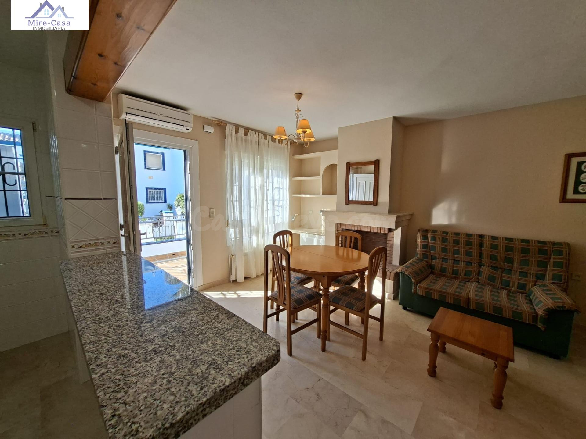 PRECIOSO BUNGALOW EN DOS PLANTA AMUEBLADO, PISCINA COMUNITAR - foto 5
