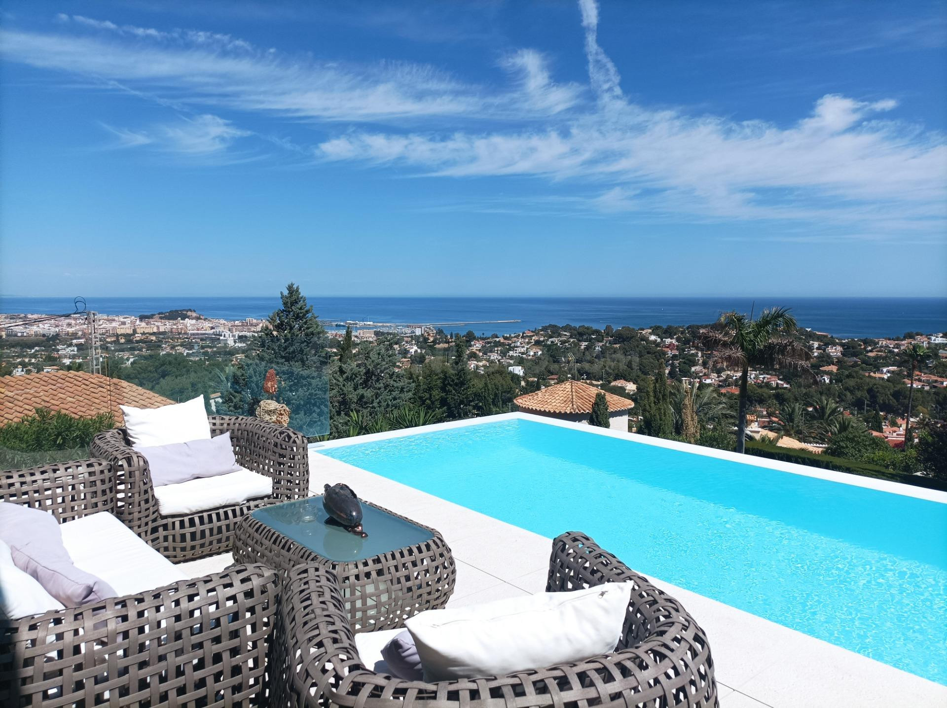 Alquiler anual de exclusiva villa de lujo con vistas panorám