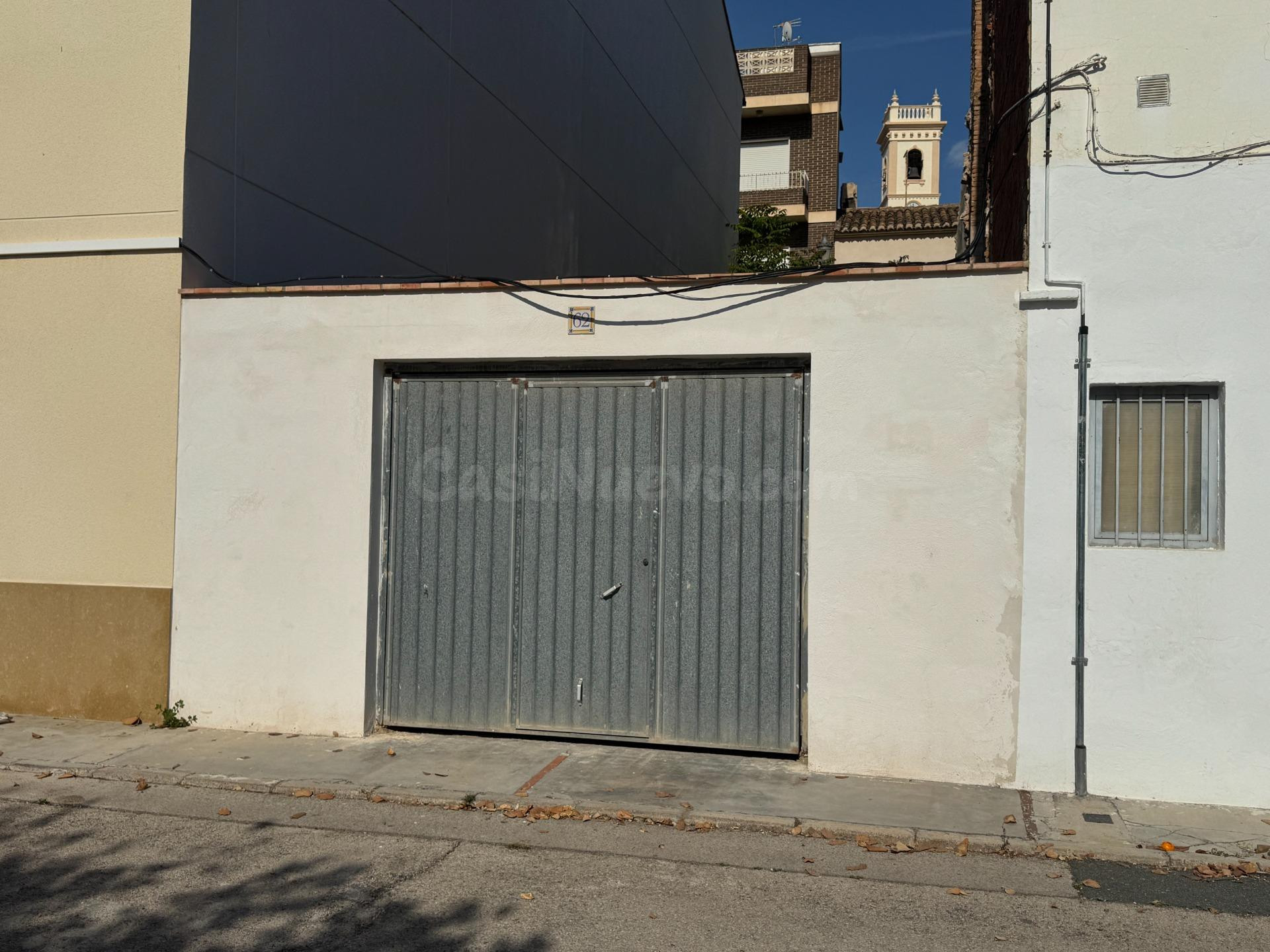 PARCELA CON FACHADA A DOS CALLES PARA CONSTRUIR