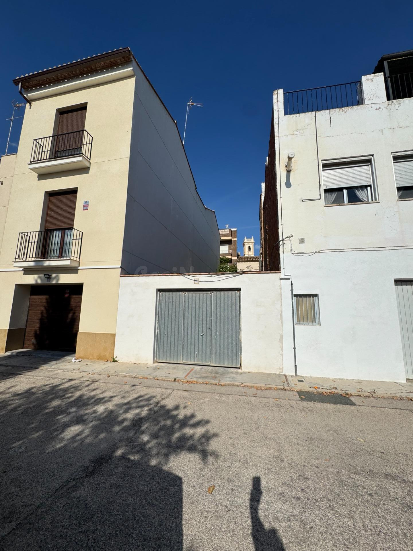 PARCELA CON FACHADA A DOS CALLES PARA CONSTRUIR - foto 2