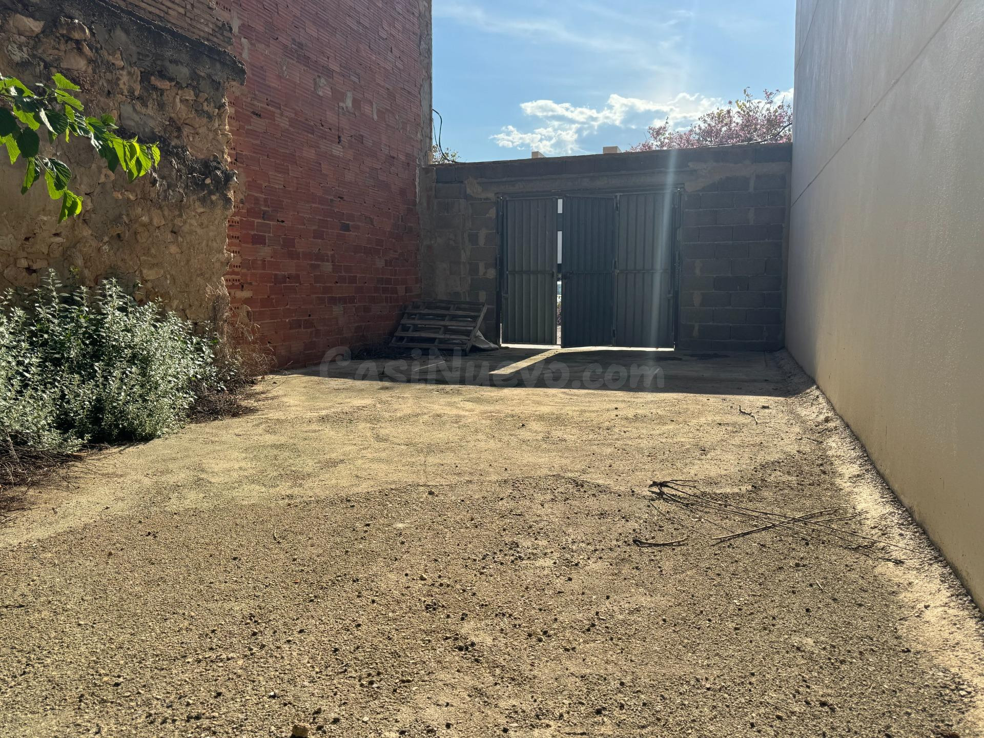 PARCELA CON FACHADA A DOS CALLES PARA CONSTRUIR - foto 3