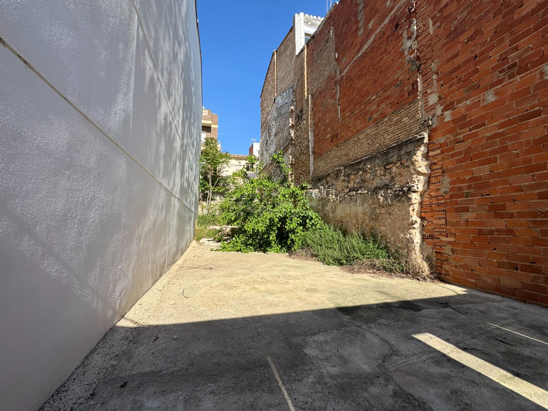 PARCELA CON FACHADA A DOS CALLES PARA CONSTRUIR - foto 4