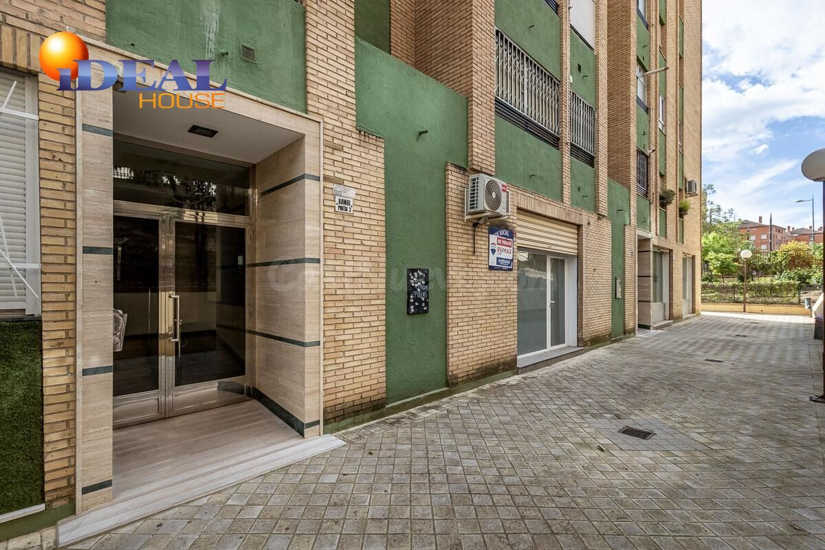 ¡Magnífico piso en venta en la zona de Mondragones, Granada!