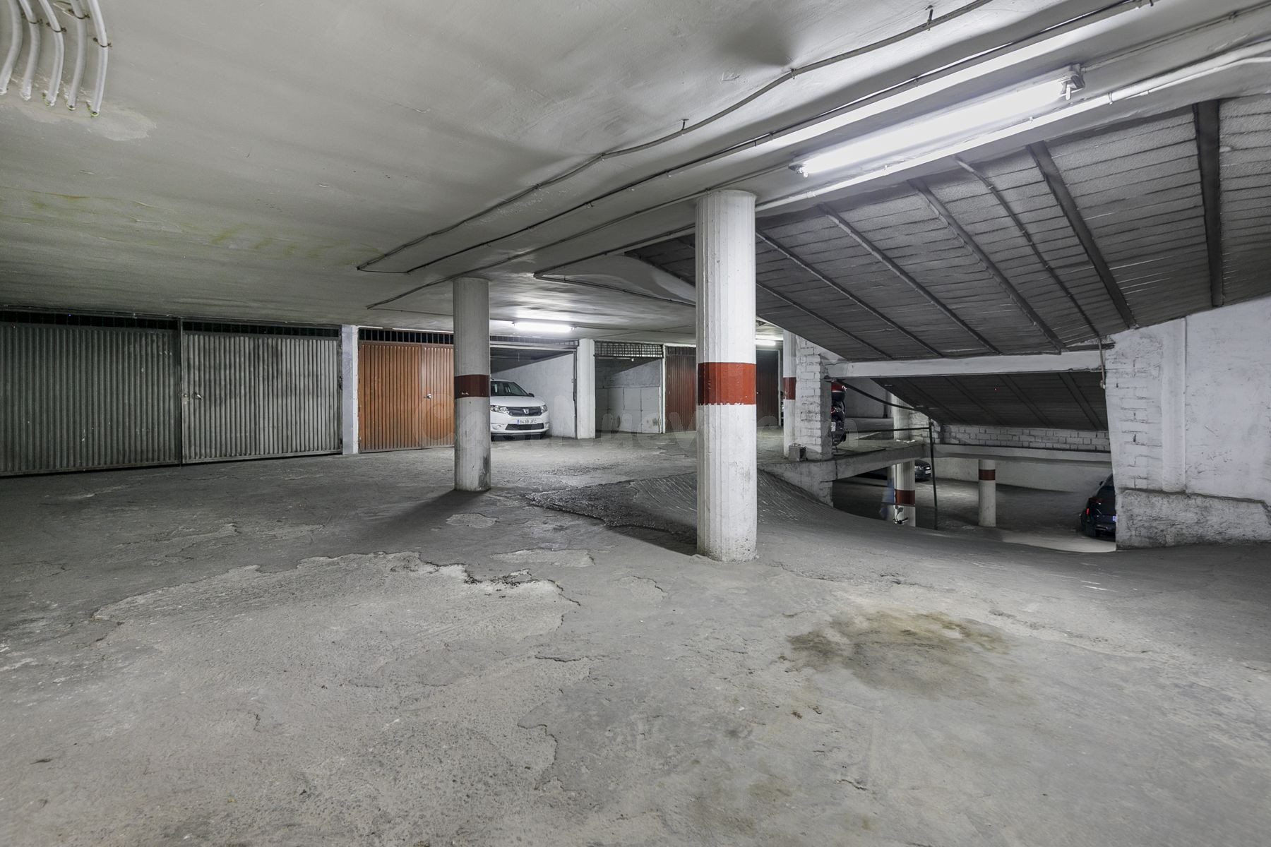 Se vende cochera de 21 m2 en Calle Afán de Ribera 7, en todo - foto 4