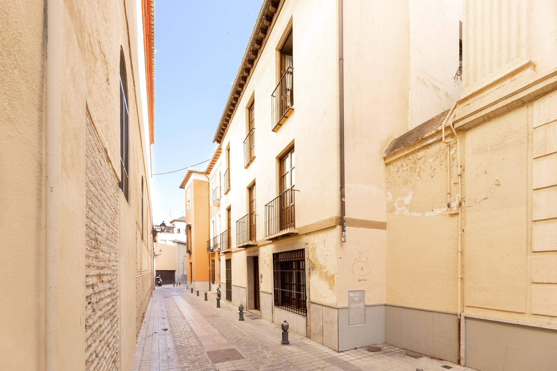 ¡Tu rincón perfecto en Granada! Luminoso piso de 1 dormitori - foto 4