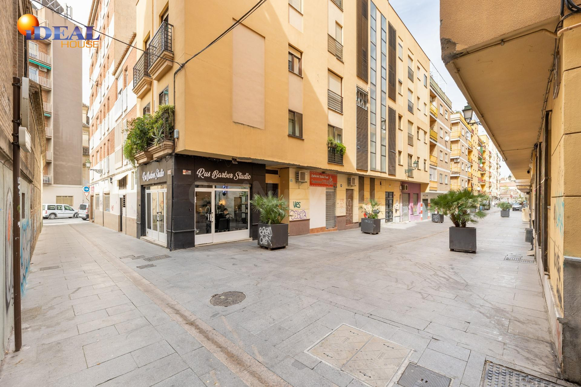 SE VENDE PLAZA DE GARAJE JUNTO PLAZA DE GRACIA (USUFRUCTO) - foto 2