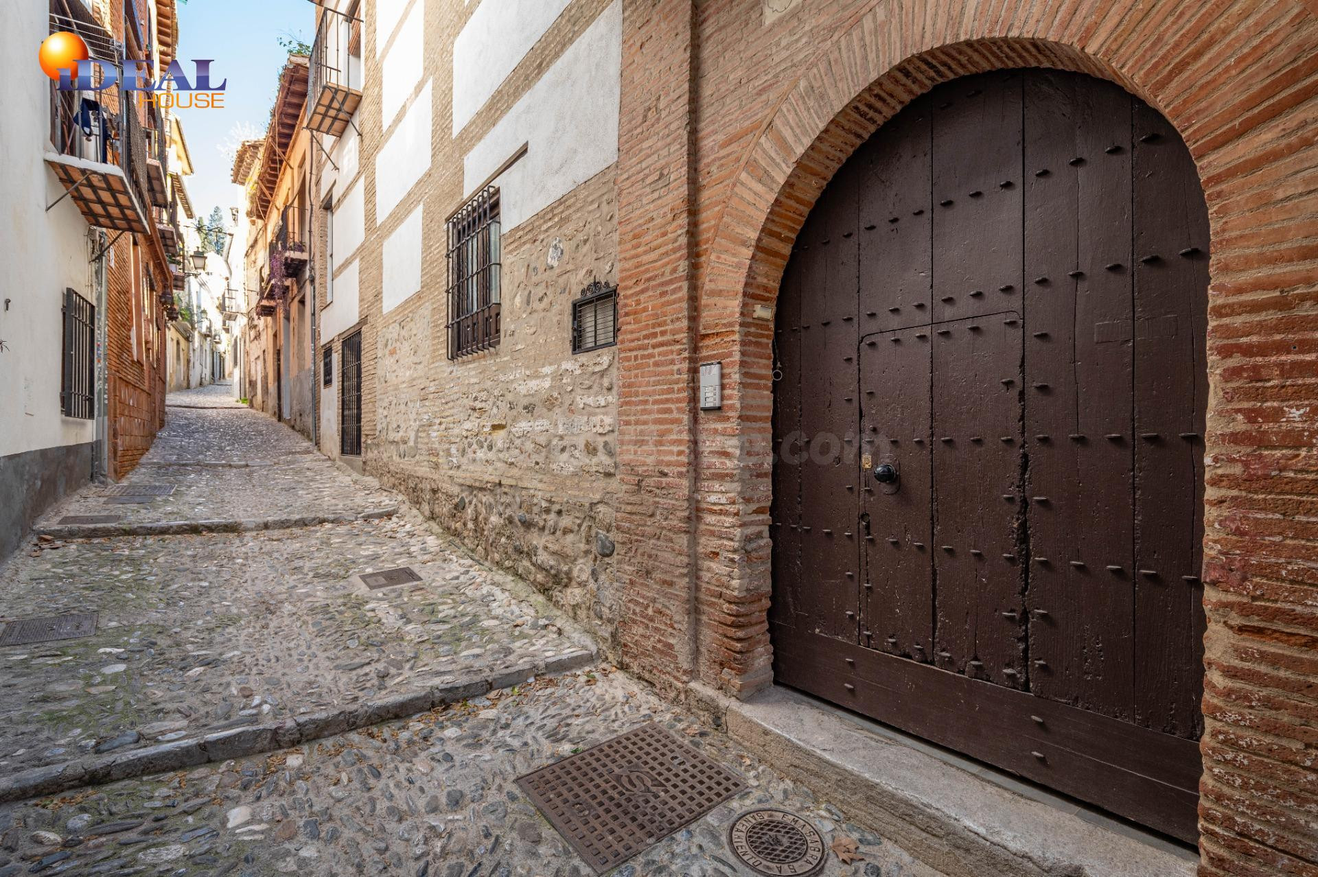 Edificio Morisco del siglo XVI en el Paseo de los Tristes co - foto 3