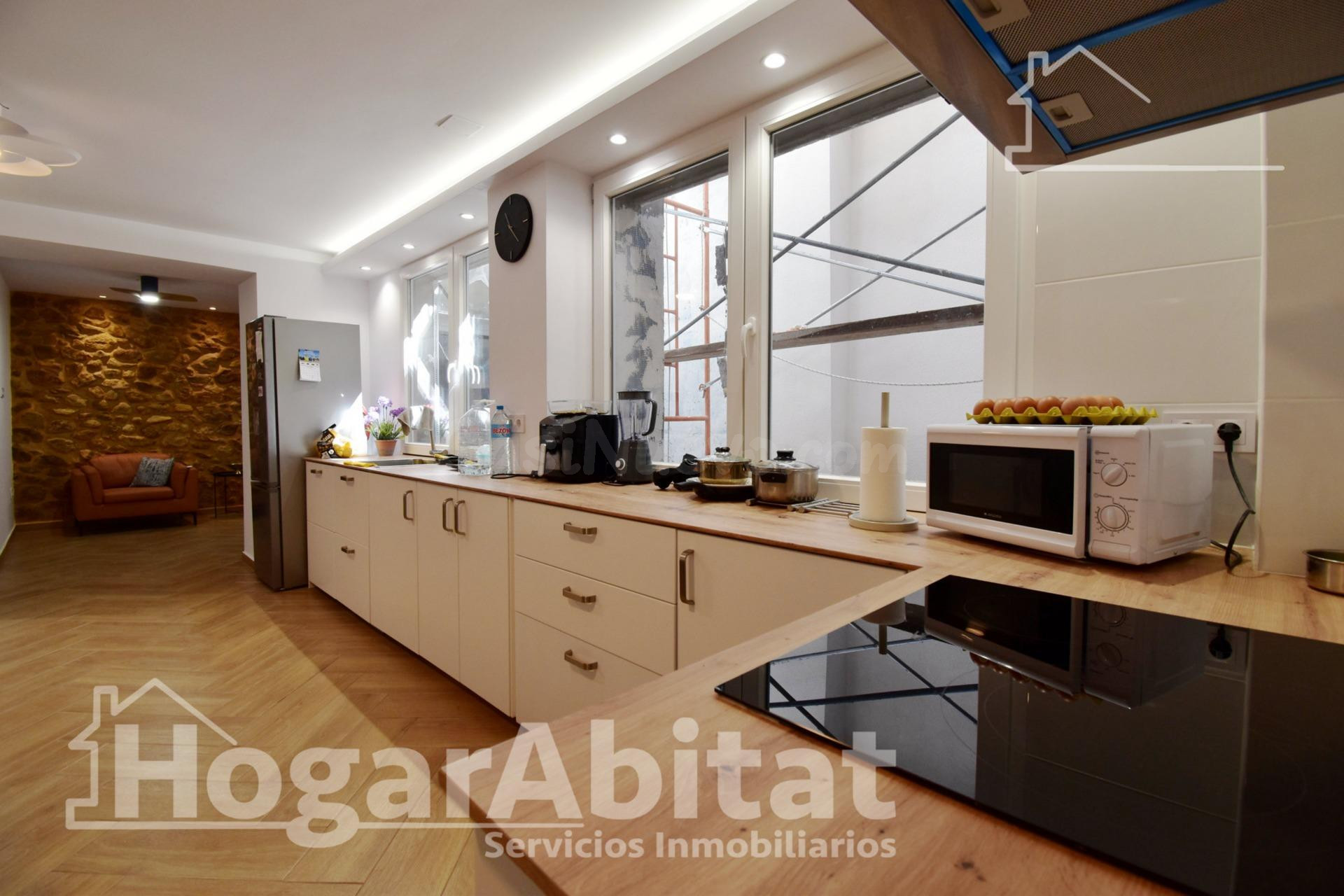 ESPACIOSA CASA SEMIRREFORMADA CON TERRAZA - foto 5