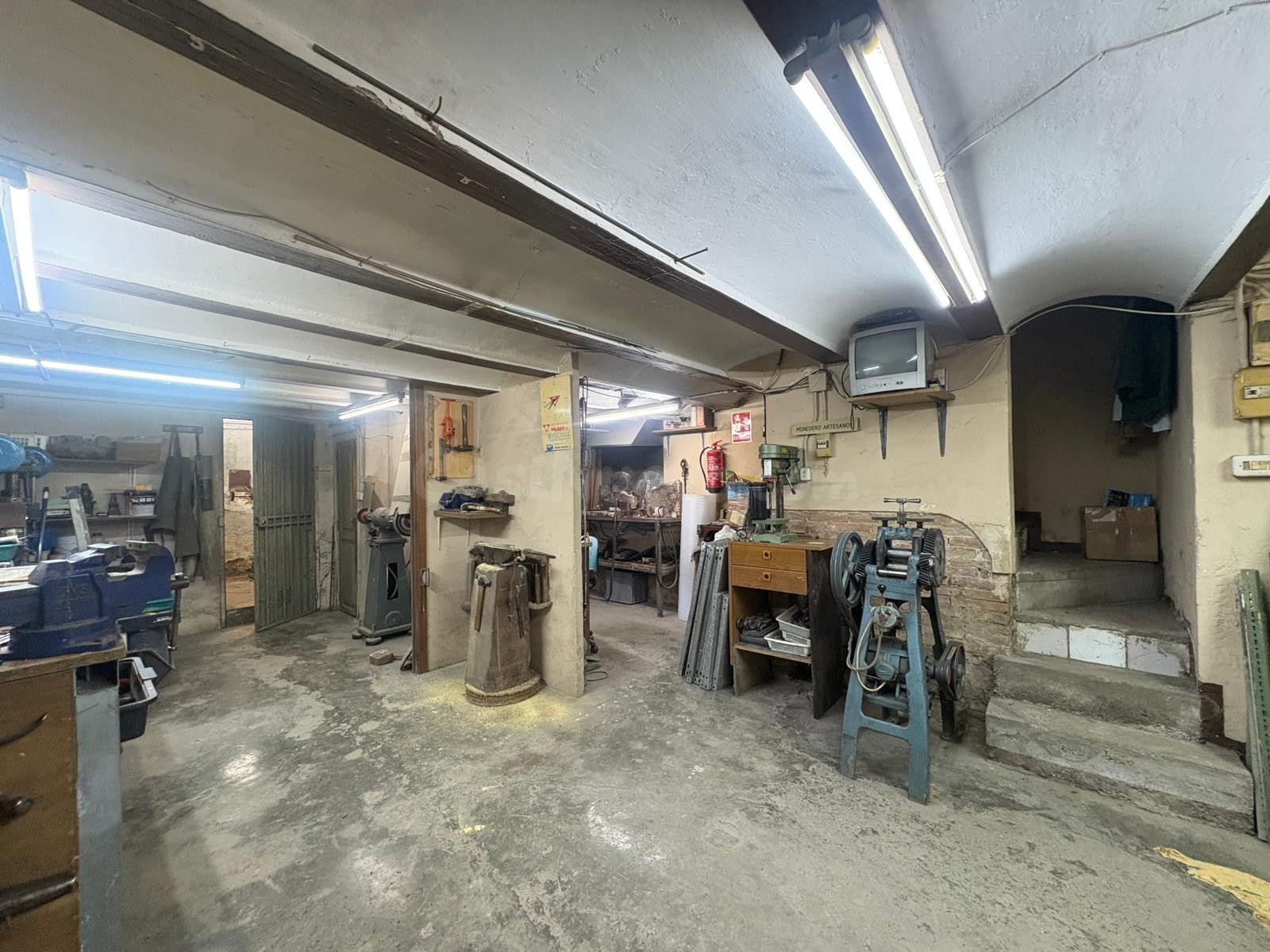 LOCAL COMERCIAL CON POSIBILIDAD DE CAMBIO A VIVIENDA EN PLEN - foto 2
