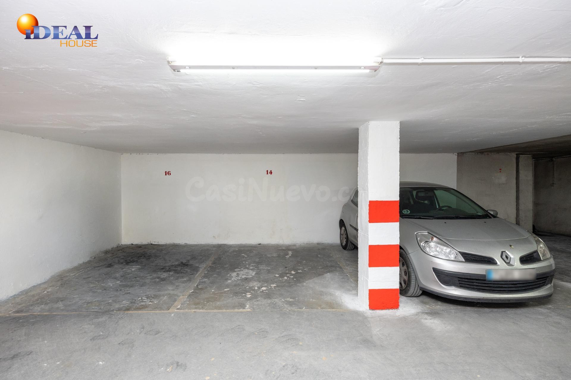 SE VENDE PLAZA DE GARAJE PARA COCHE PEQUEÑO JUNTO PLAZA GRAC - foto 2