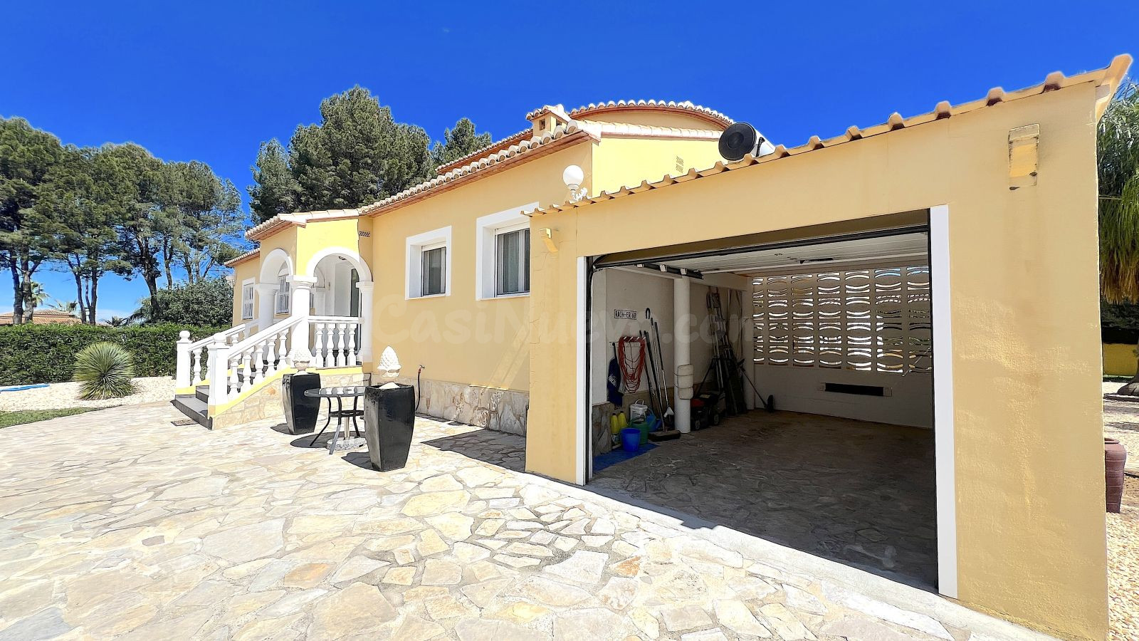 Villa muy bien cuidada con 2.185 m2 de terreno, gran piscina - foto 5