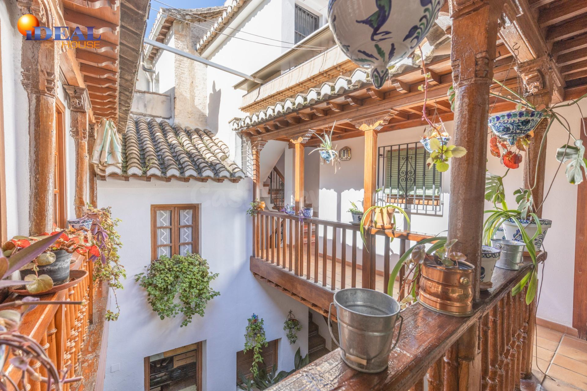 Auténtica casa con corrala tradicional y azotea en el corazó - foto 3