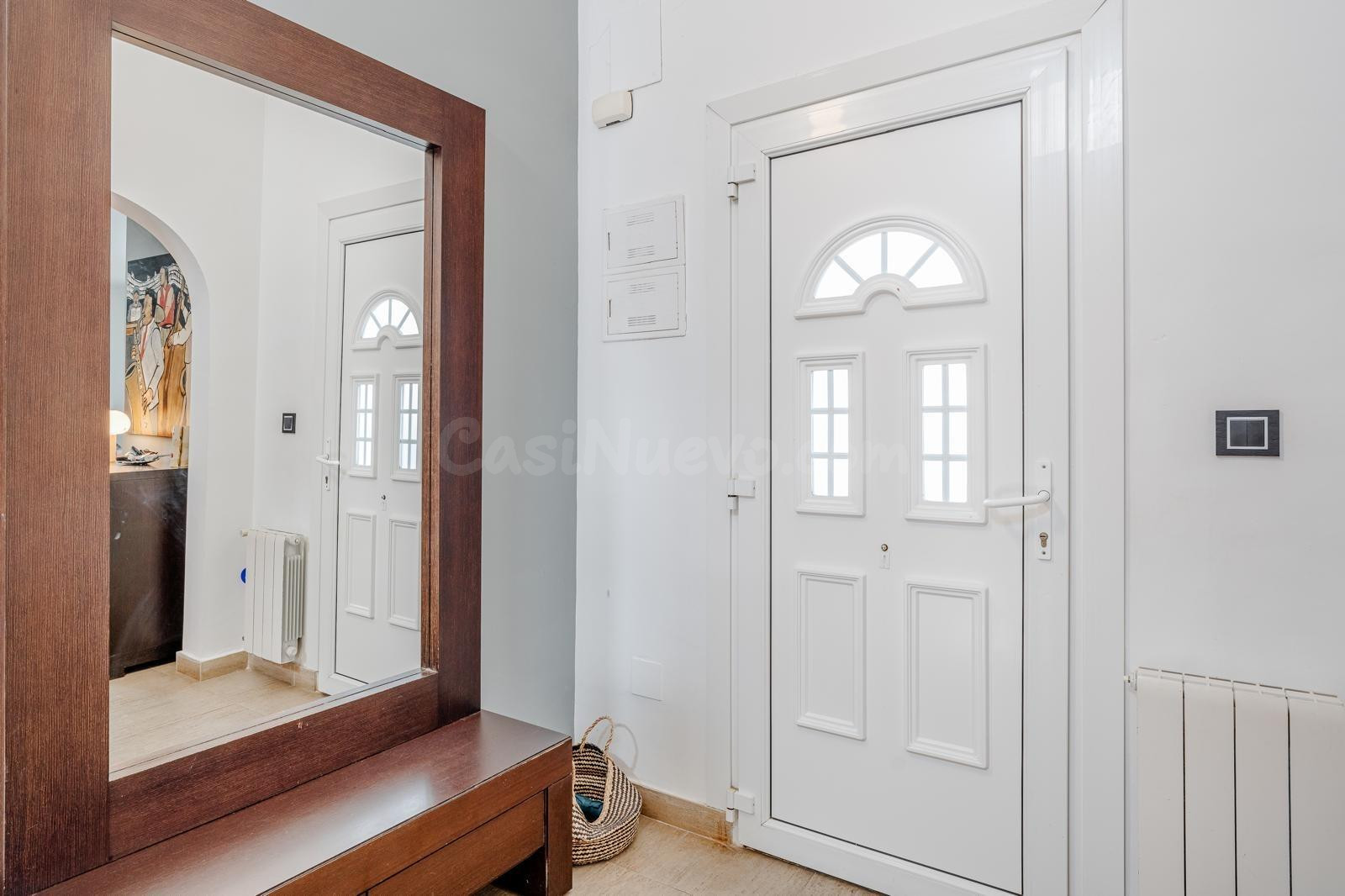 Alquiler anual de chalet en Las Marinas con piscina privada  - foto 5