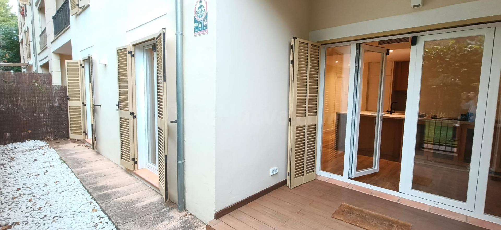 Piso en alquiler con terraza, piscina, parking y trastero en - foto 2