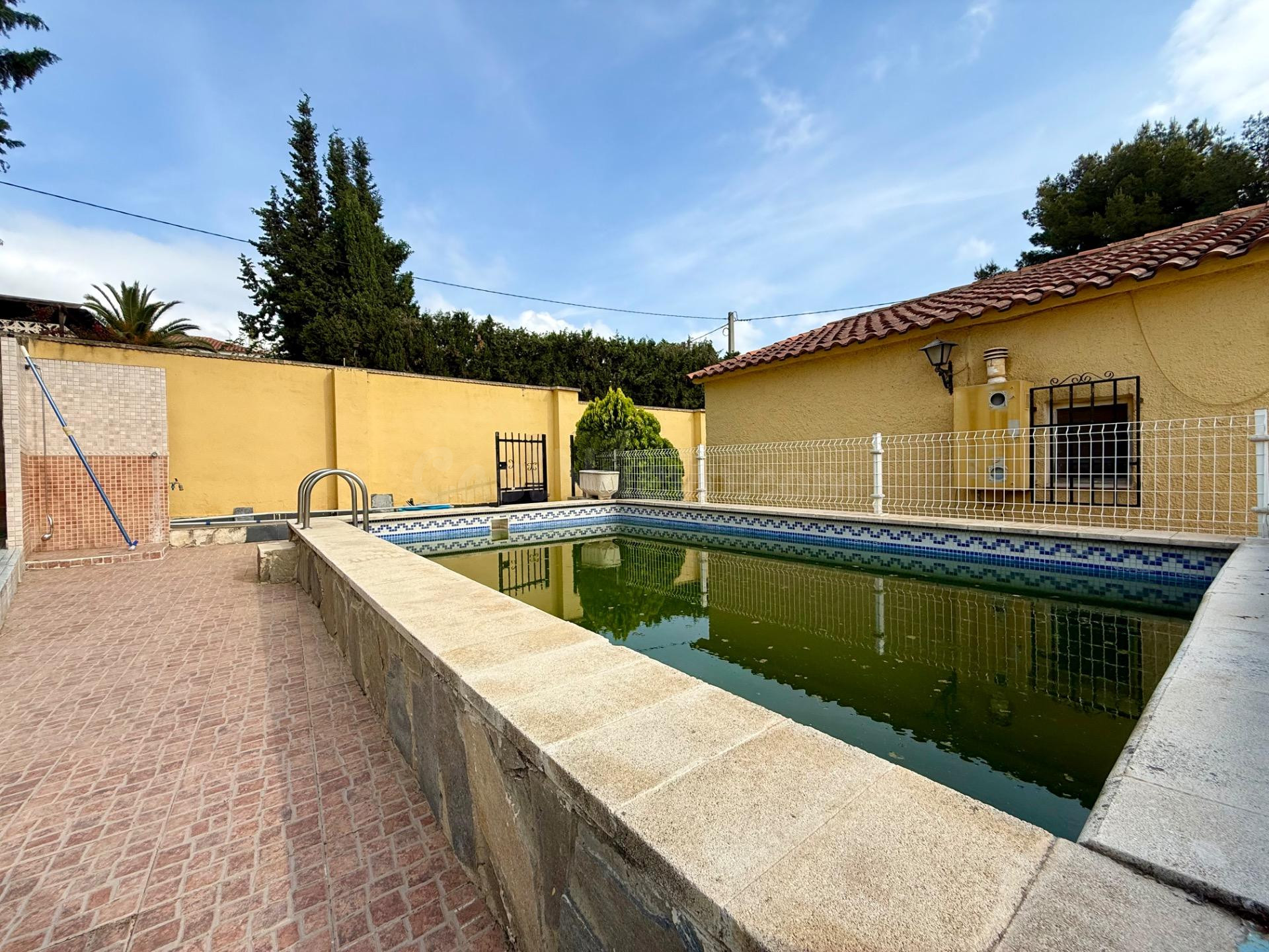 CHALET EN URB. LES MALLAES CON PISCINA