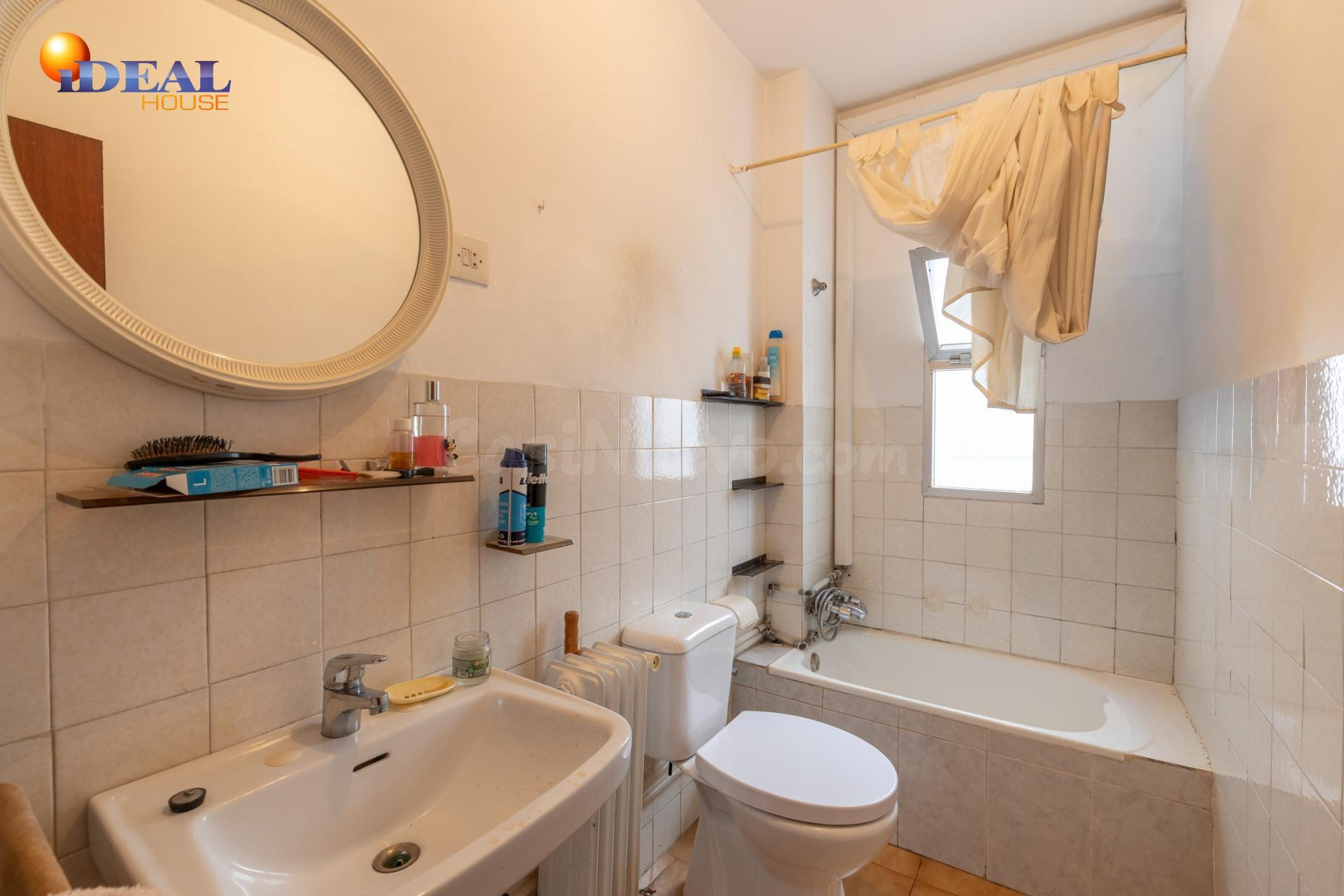 Título: Vivienda amplia con cochera y dos patios en zona cén - foto 3
