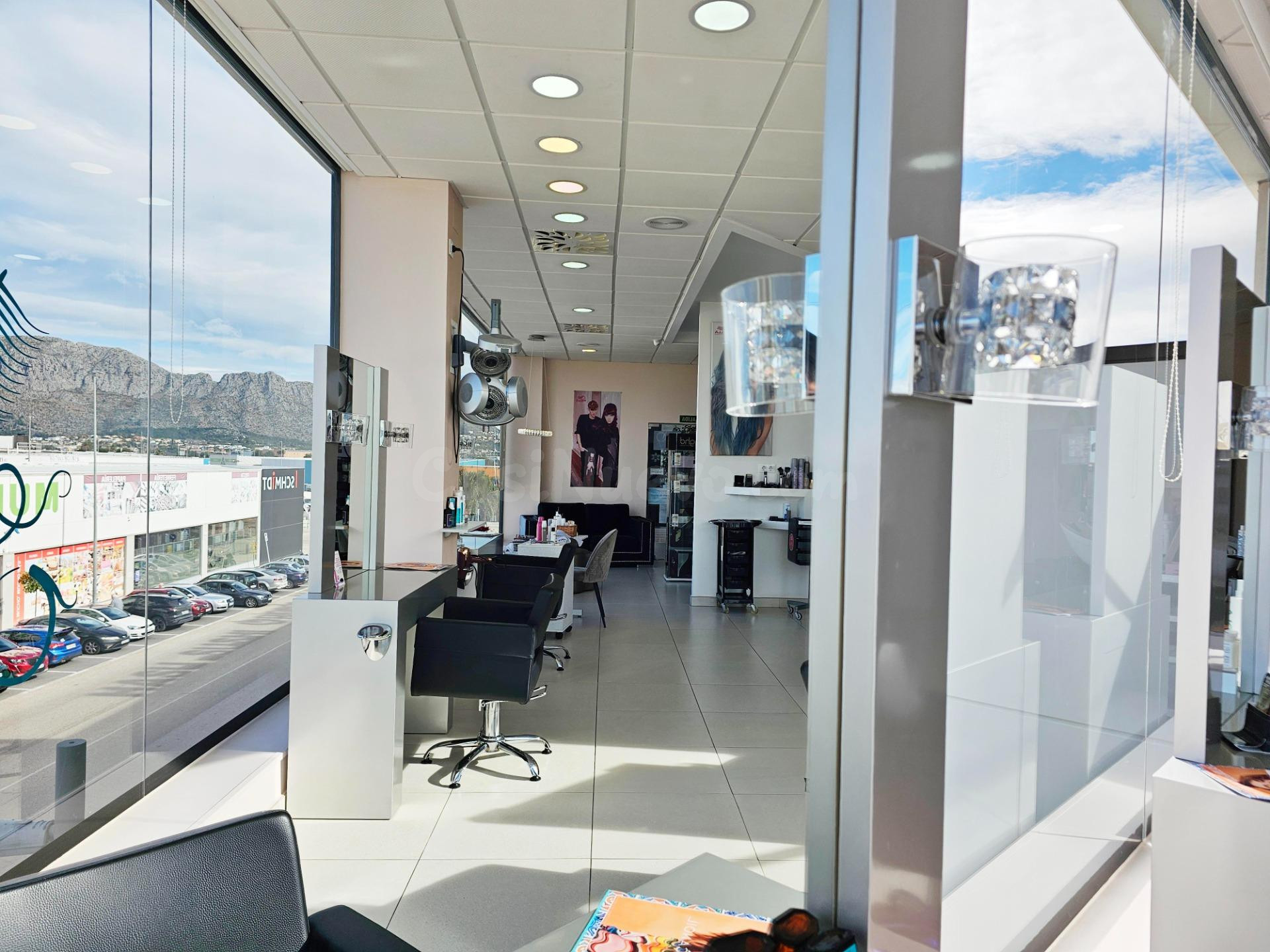 Negocio en pleno funcionamiento: Peluquería y Centro de Bell - foto 5