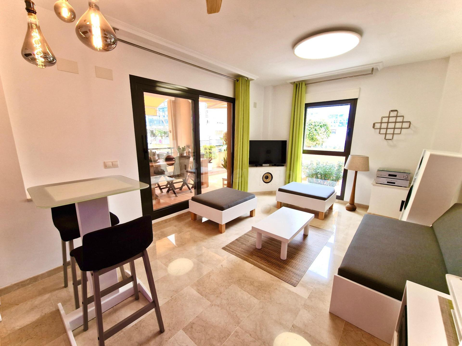 Apartamento con terraza de 25 m2 y jardín privado de 58 m2 junto al mar en Dénia