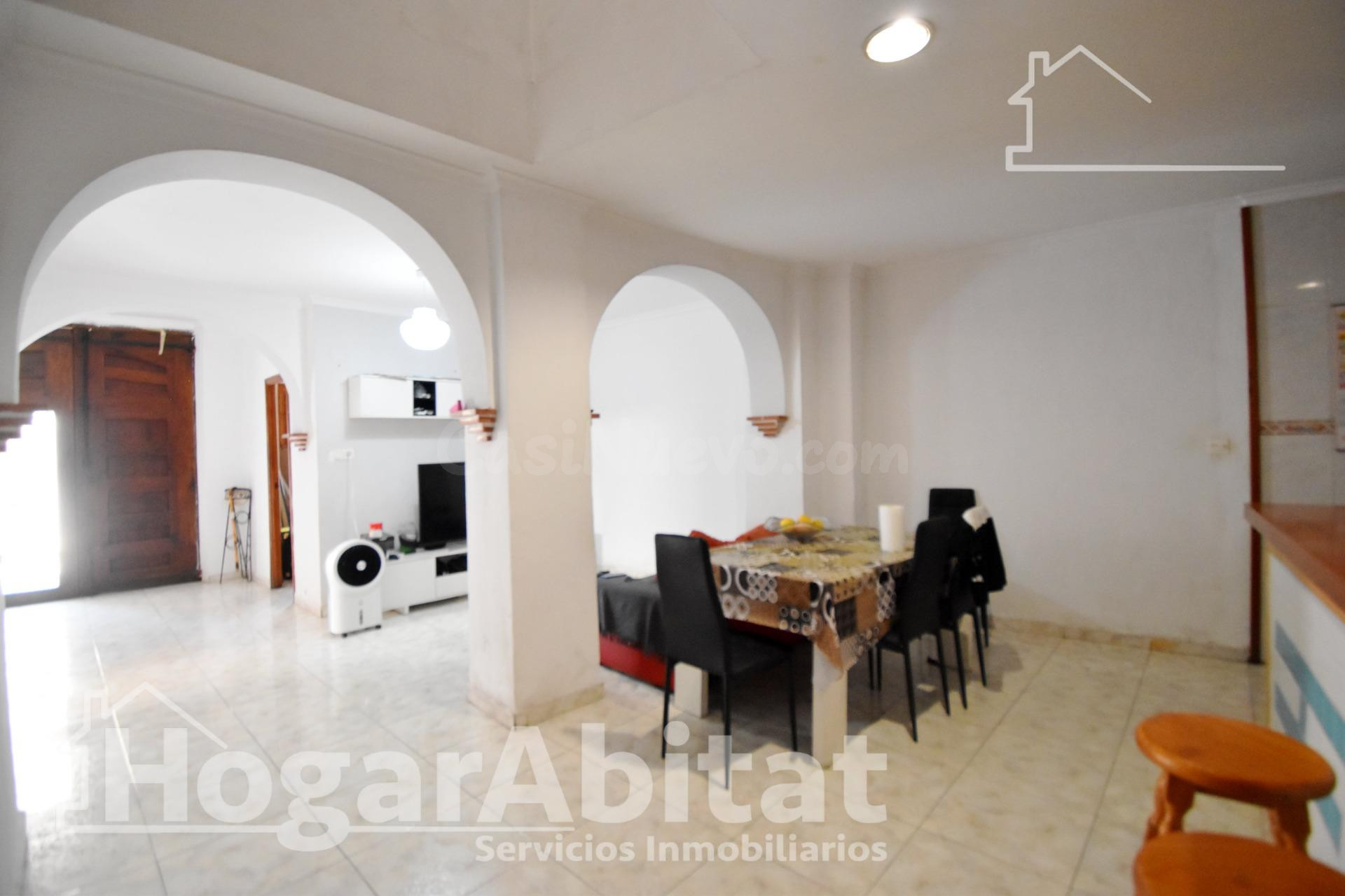 ESPACIOSA CASA CON TERRAZA EN EL HISTÓRICO CASCO ANTIGUO