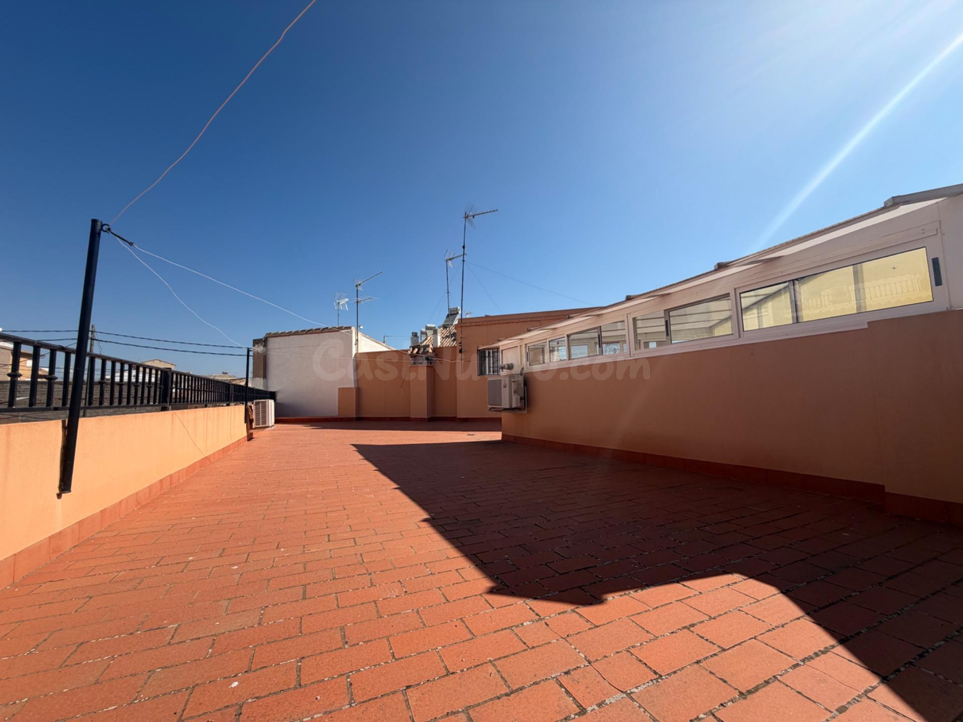 GRAN CASA DE PUEBLO, CON UN GRAN GARAJE - foto 4