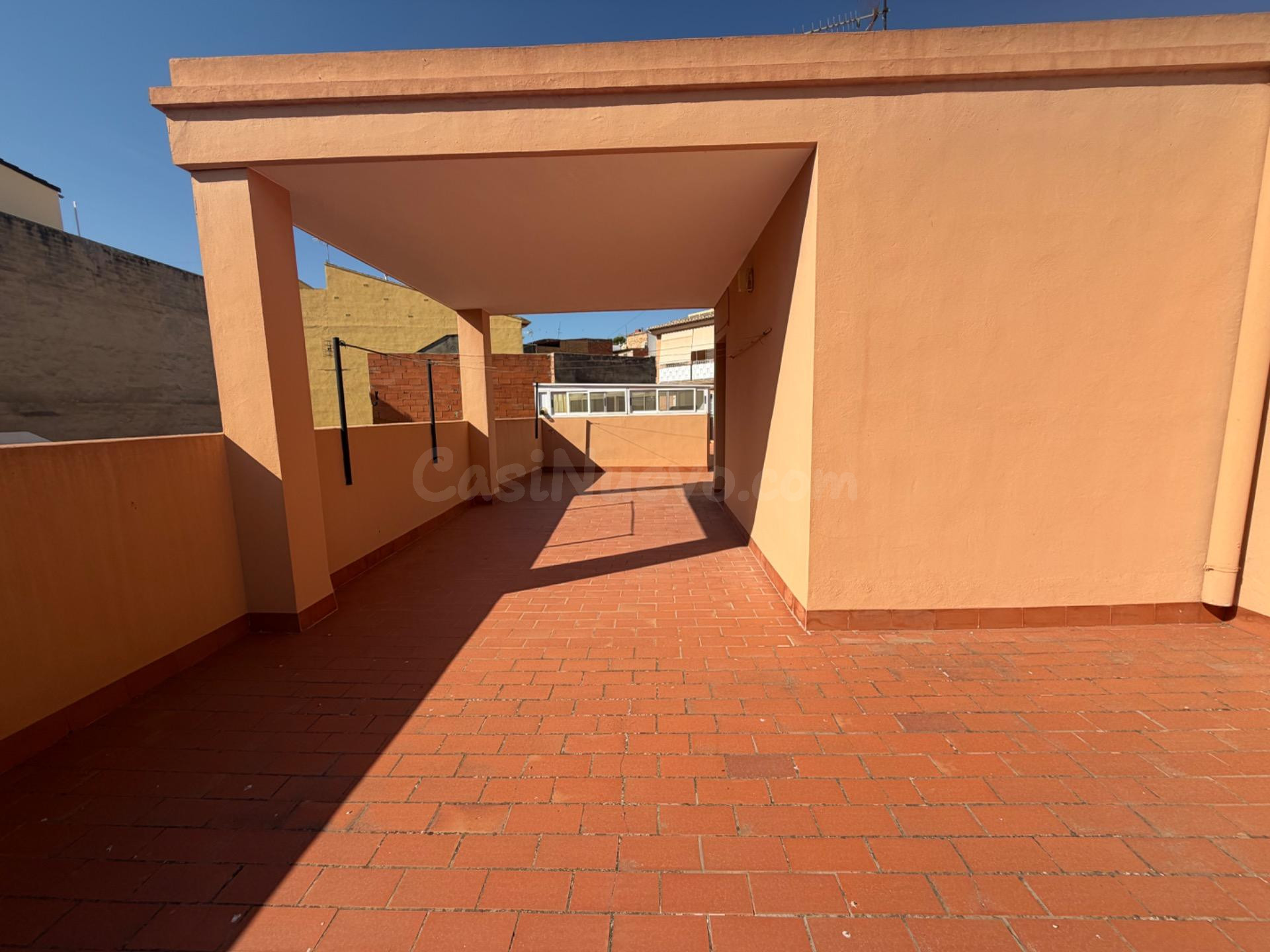 GRAN CASA DE PUEBLO, CON UN GRAN GARAJE - foto 5