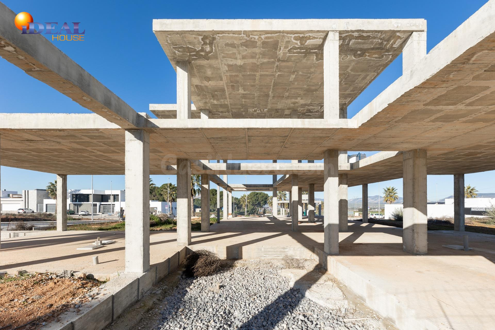 SOLAR EXCLUSIVO CON ESTRUCTURA EN LA NATIVA - foto 3